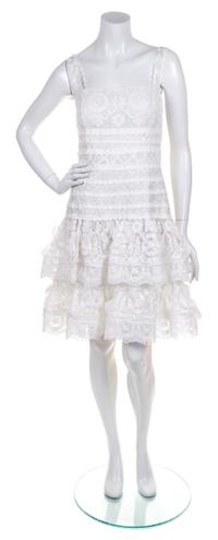 An Oscar de la Renta White Lace Dress, Size: 6.