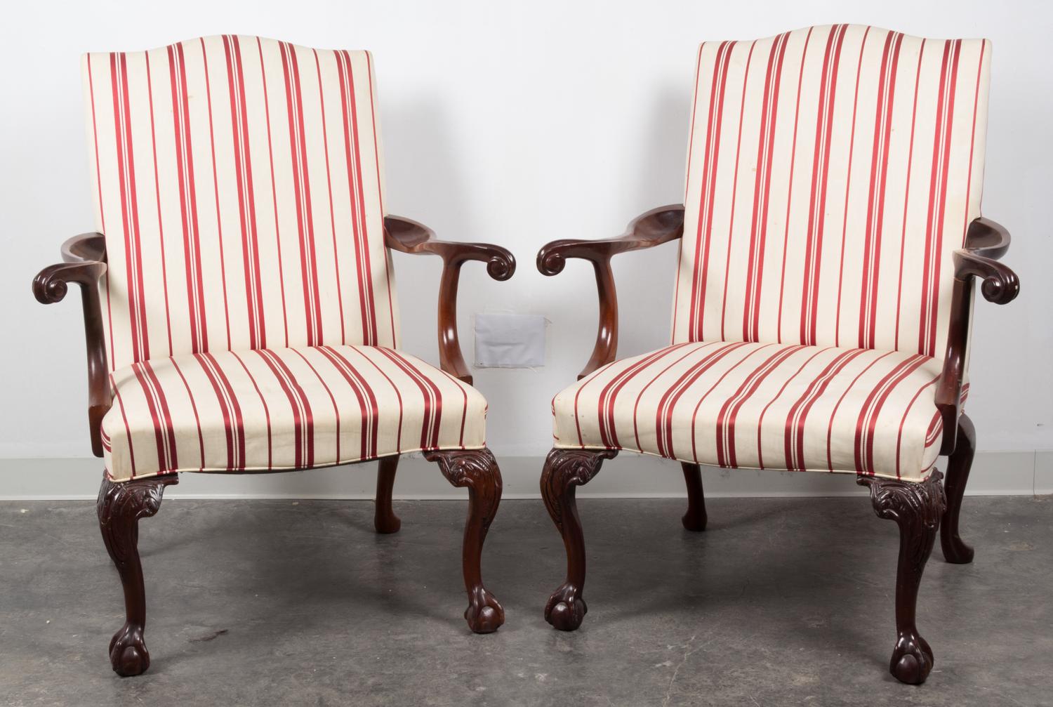 A Pair of Georgian Style Mahogany Library Chairs Height 39 1/2 x width 26 x depth 21 inches. — 20TH CENTURY