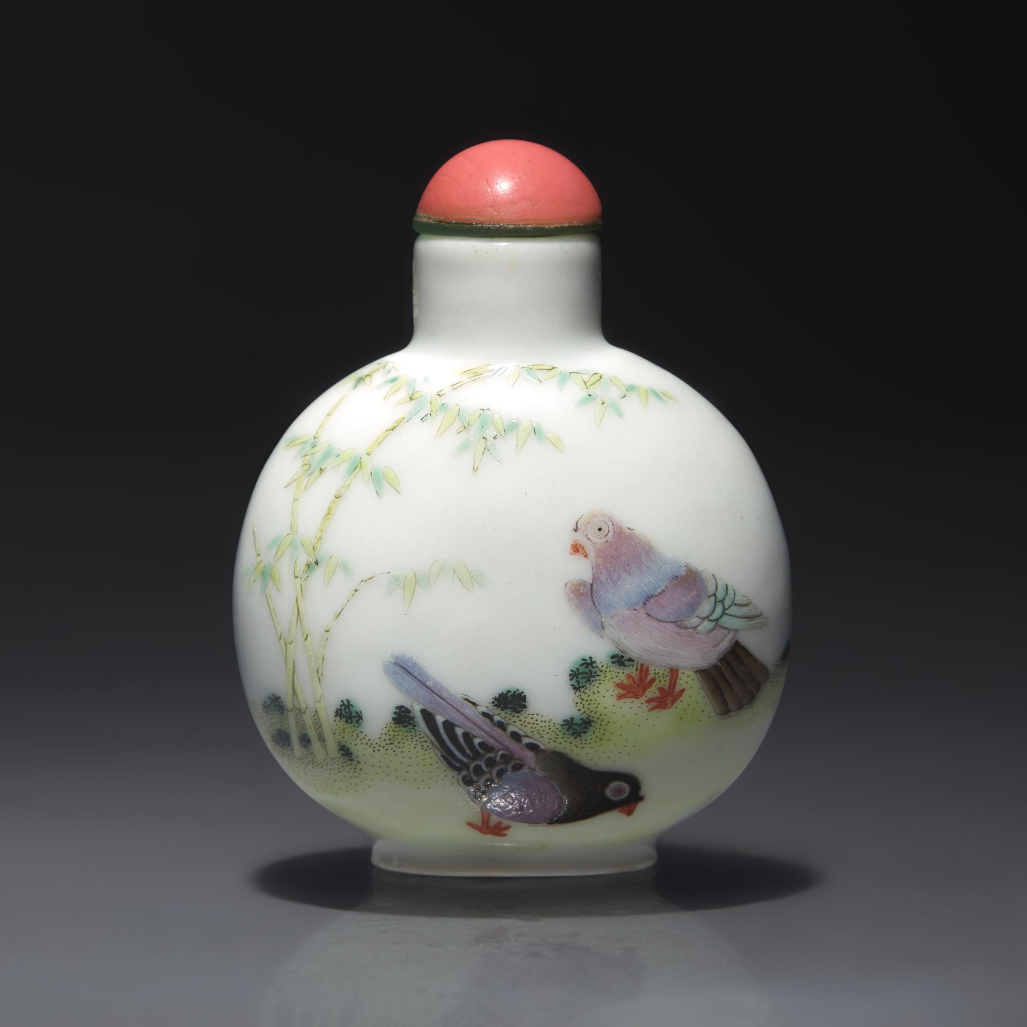 An Imperial Chinese Enameled Porcelain "Pigeons" Snuff Bottle, Qing Dynasty, Daoguang Mark and of The Period — 清道光 御製粉彩花鳥圖鼻煙壺