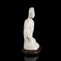 A small Chinese blanc de Chine figure of seated Guanyin 德化窑观音小造像 18th century or earlier ???????