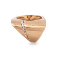 YELLOW GOLD AND DIAMOND RING