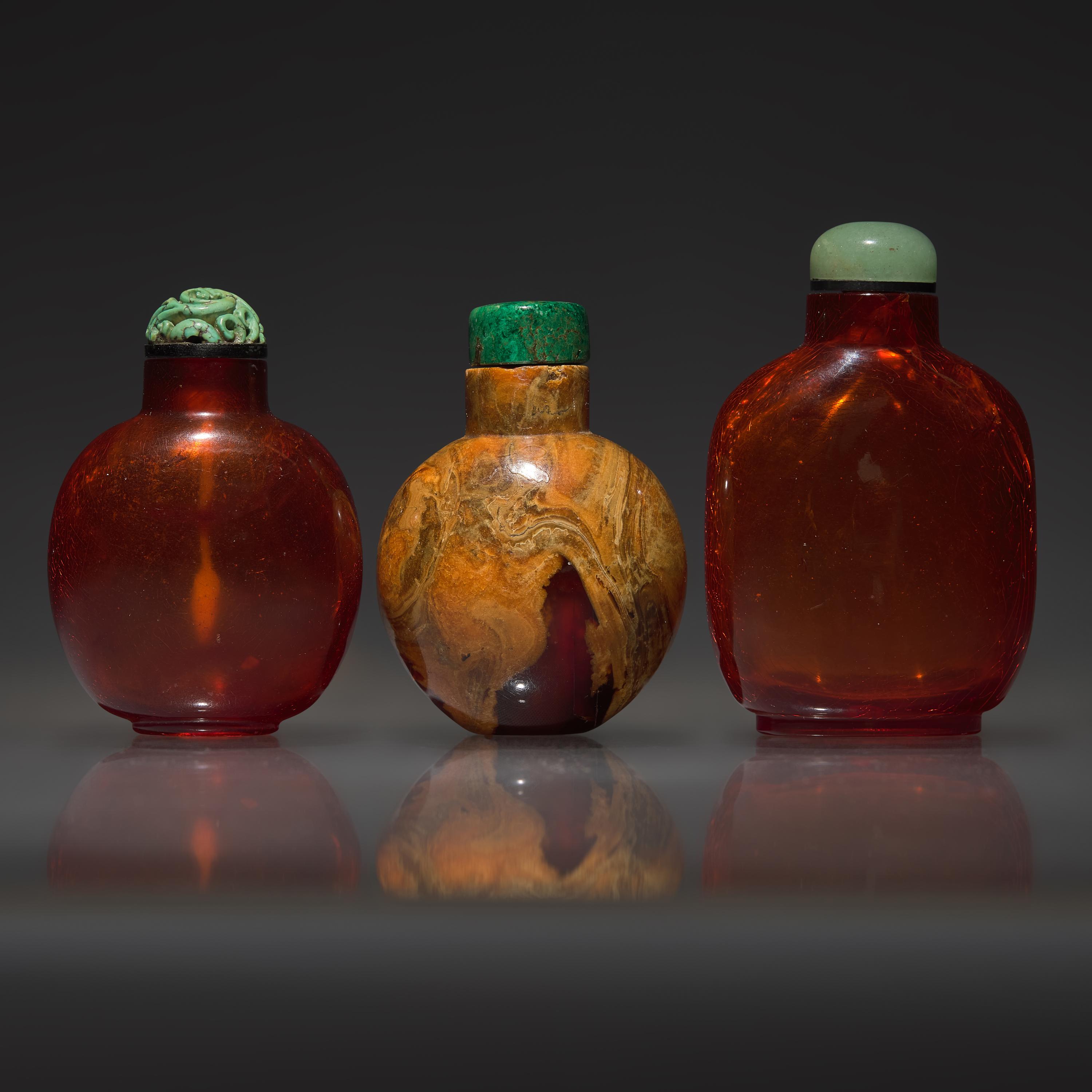 Three Chinese Amber and Root Amber Snuff Bottles, Qing Dynasty, 18th-19th Century — 清中期 琥珀鼻煙壺三支