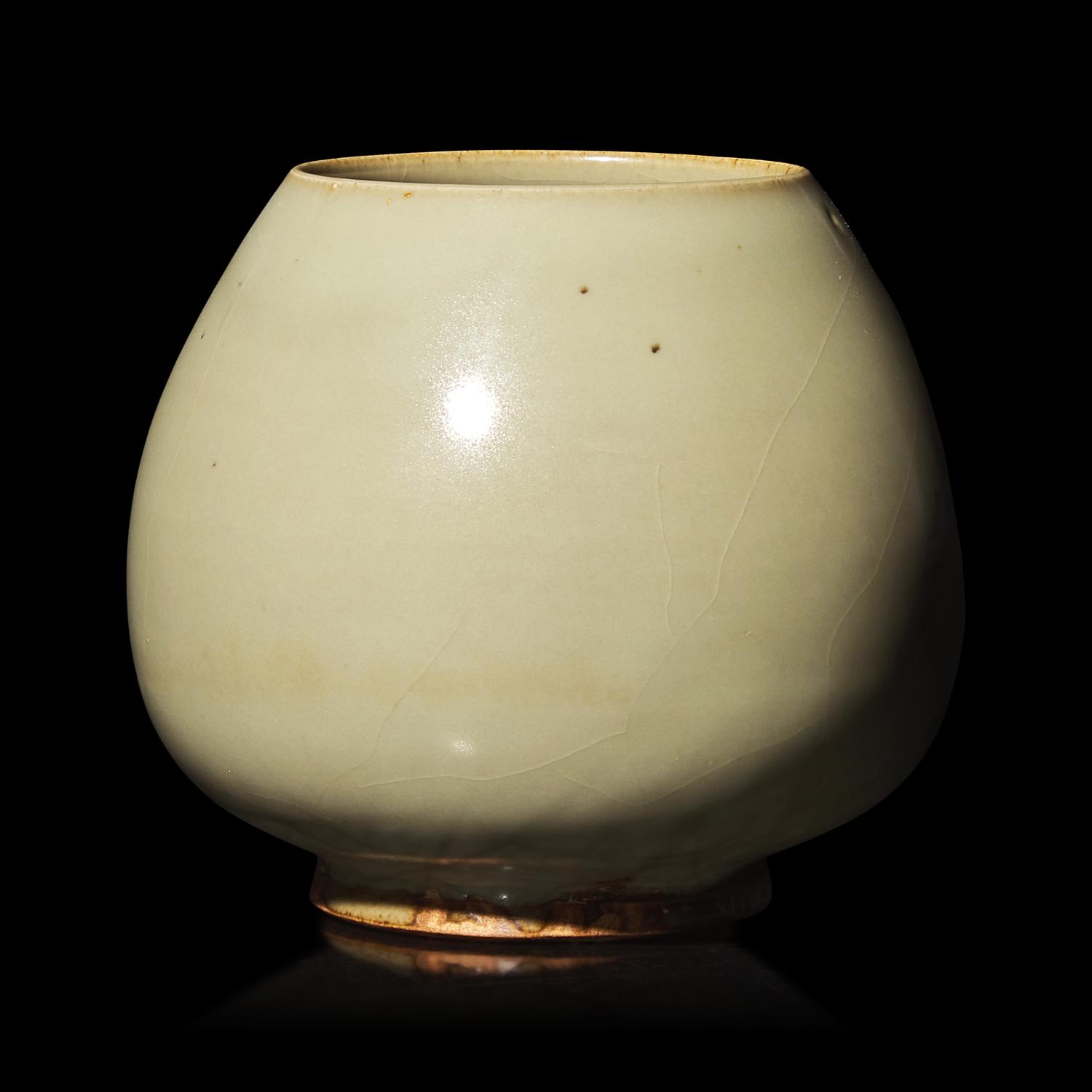 A Chinese Green-Glazed 'Lotus Bud' Vessel, Junyao or Ruzhou Donggou Kilns, Jin Dynasty 金 鈞窯或汝洲東溝窰綠釉鷄心罐