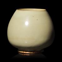 A Chinese Green-Glazed 'Lotus Bud' Vessel, Junyao or Ruzhou Donggou Kilns, Jin Dynasty 金 鈞窯或汝洲東溝窰綠釉鷄心罐