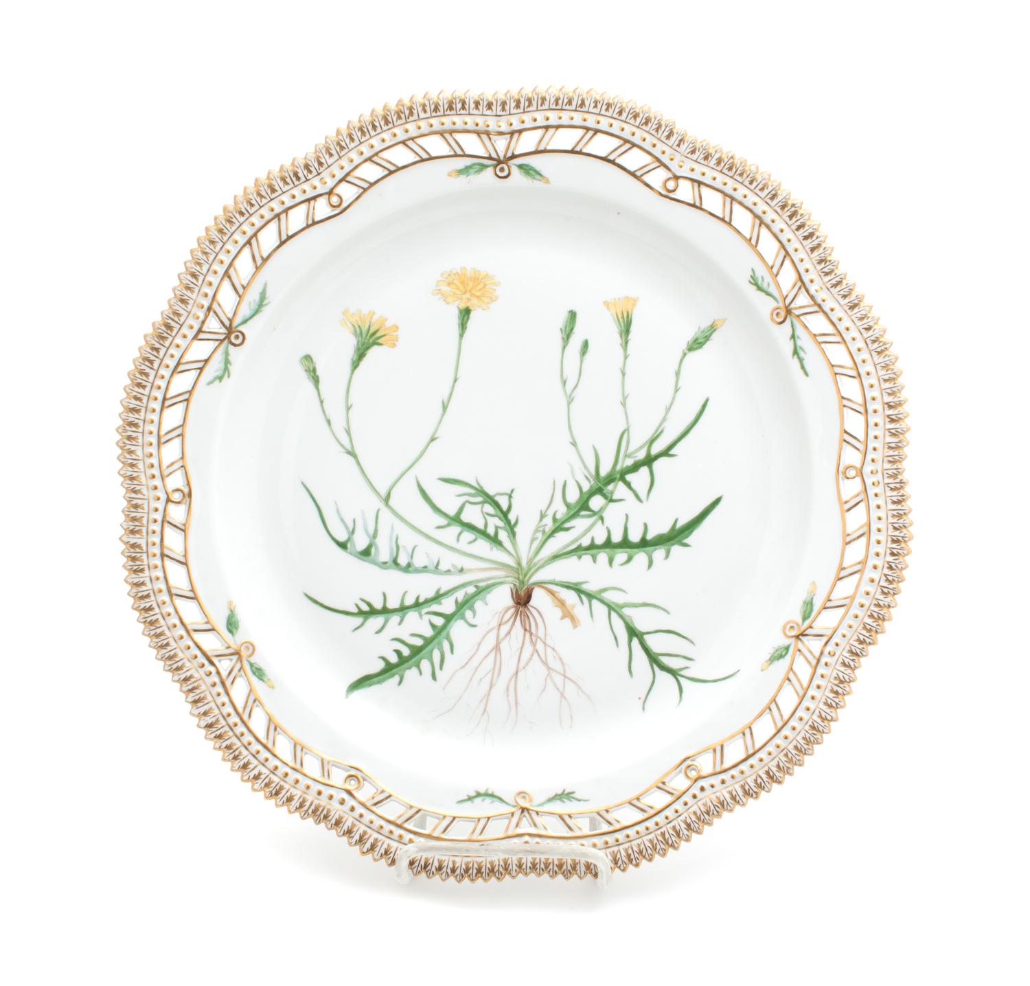 A Flora Danica Cake Plate Diameter 13 inches. — 20TH CENTURY