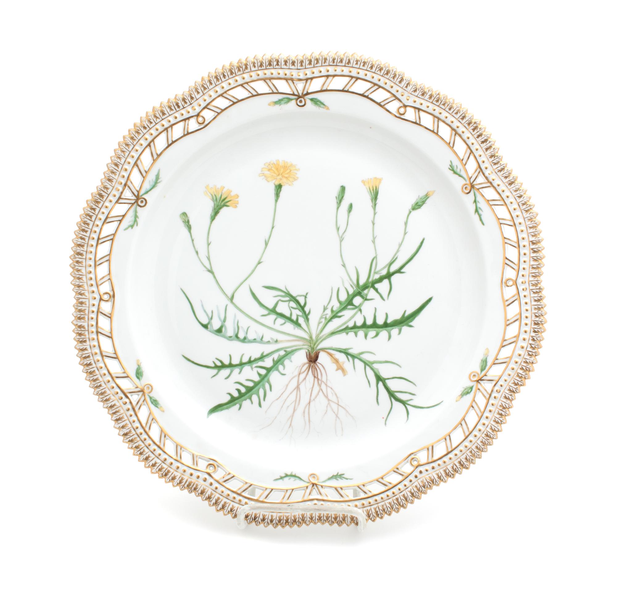 A Flora Danica Cake Plate Diameter 13 inches. — 20TH CENTURY
