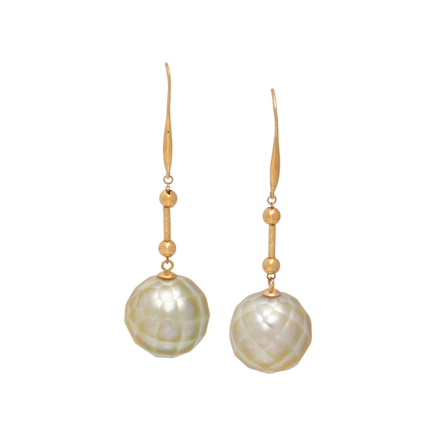 YELLOW GOLD AND CULTURED PEARL EARRINGS