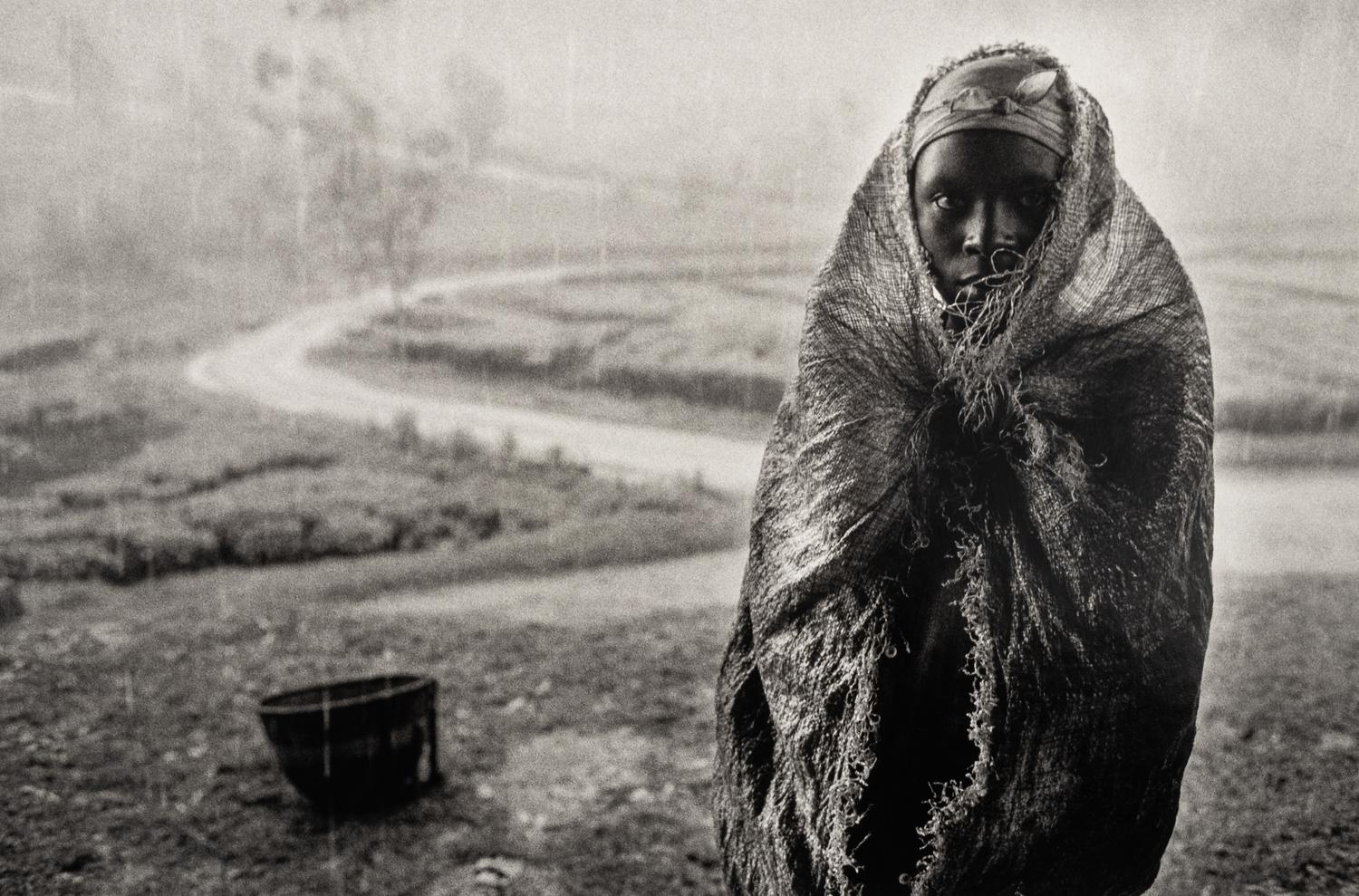 Sebastião Salgado (born 1944) Mata tea plantation worker, Rwanda, 1991
