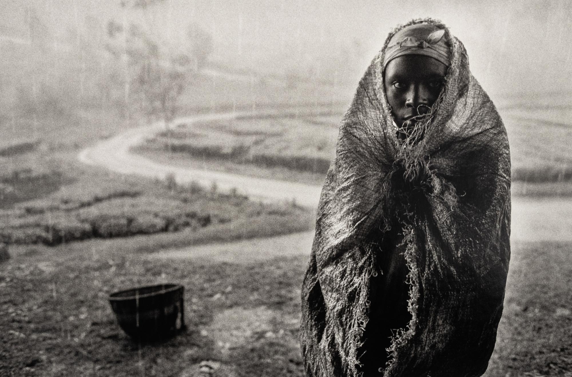 Sebastião Salgado (born 1944) Mata tea plantation worker, Rwanda, 1991