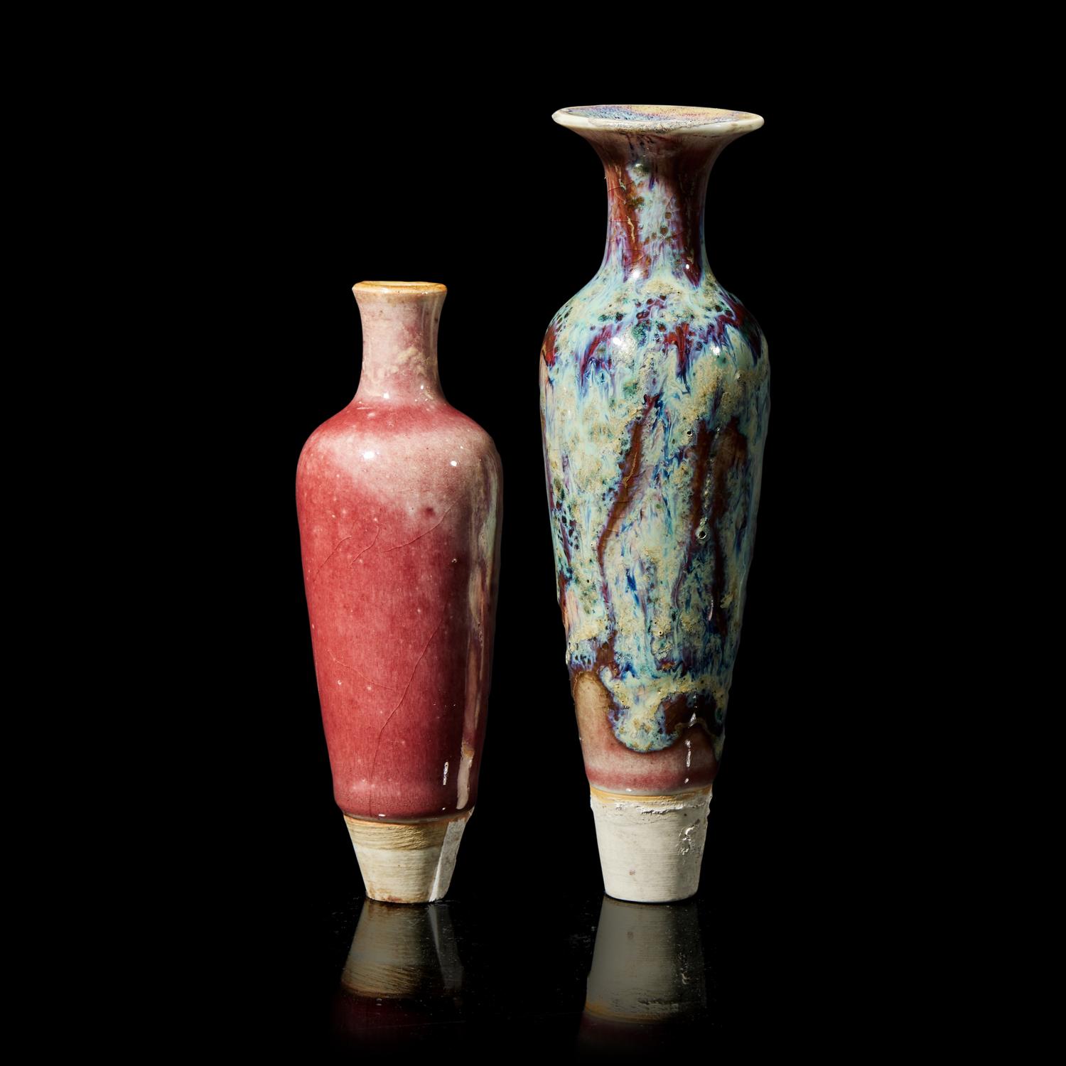 Two Chinese Porcelain Amphora Vases, 20th Century 近代 红釉及窑变釉柳叶尊两支