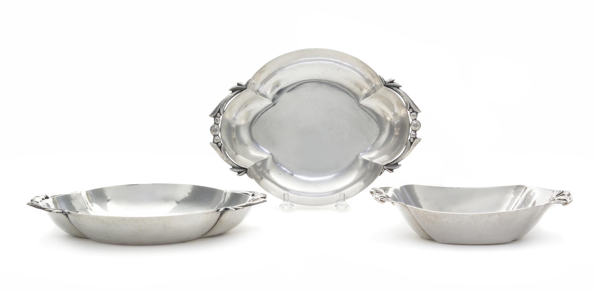 A Pair of American Silver Small Dishes, Cellini Craft, Ltd., Chicago, IL, 1940, each of shaped oval form, the ends decorated with buds