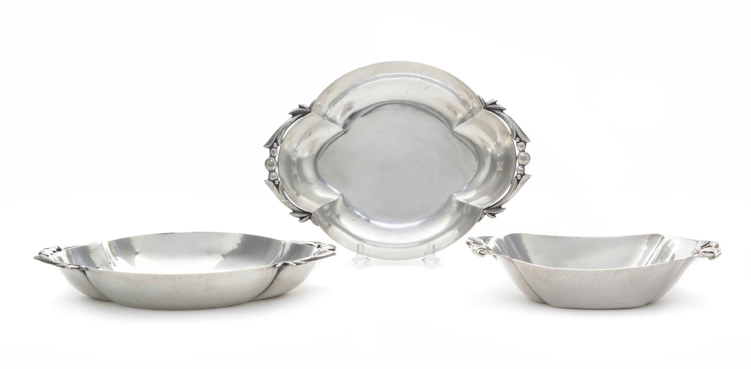 A Pair of American Silver Small Dishes, Cellini Craft, Ltd., Chicago, IL, 1940, each of shaped oval form, the ends decorated with buds