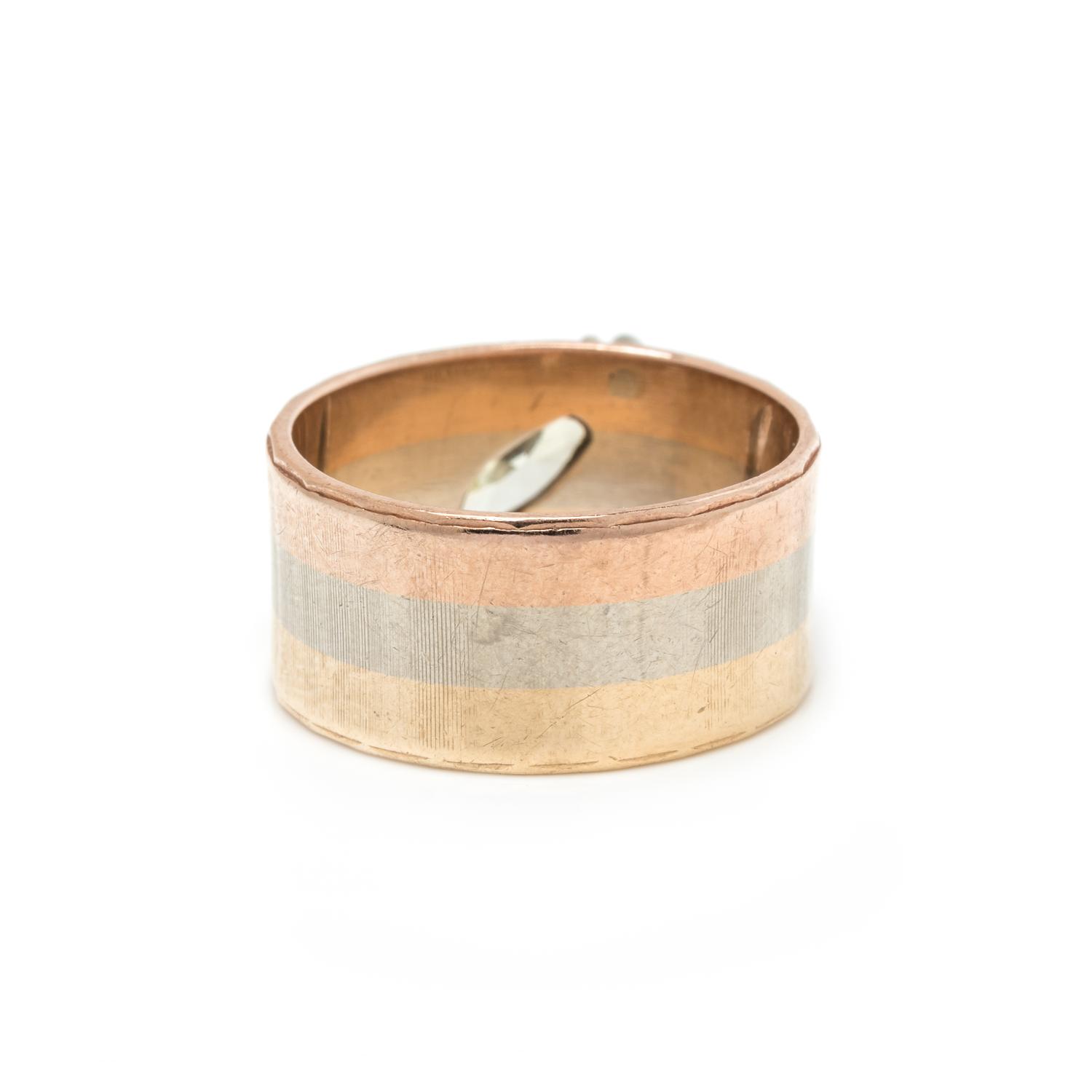 TRICOLOR GOLD AND COLORED DIAMOND RING