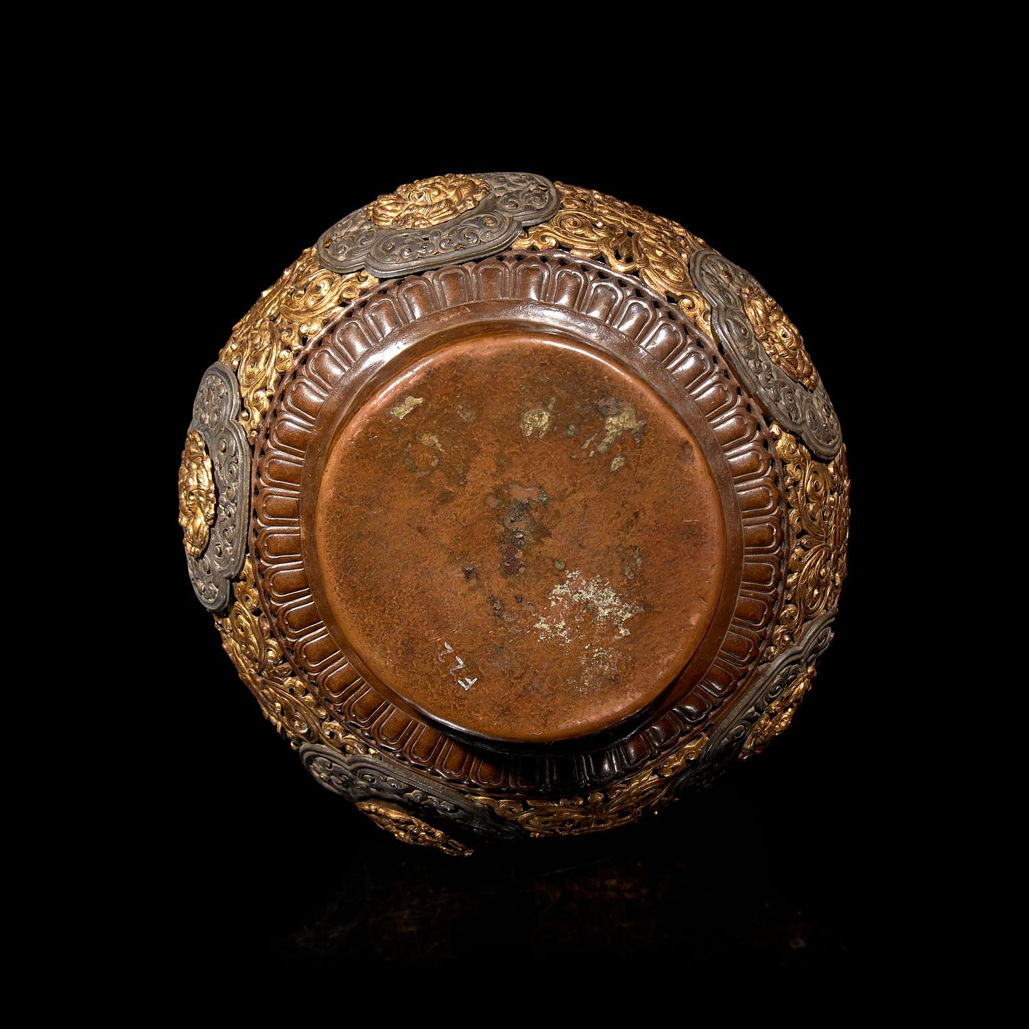 A Tibetan Silver Mounted and Parcel Gilt Copper Reticulated Censer and Cover 西藏嵌銀鎏金銅蓋爐