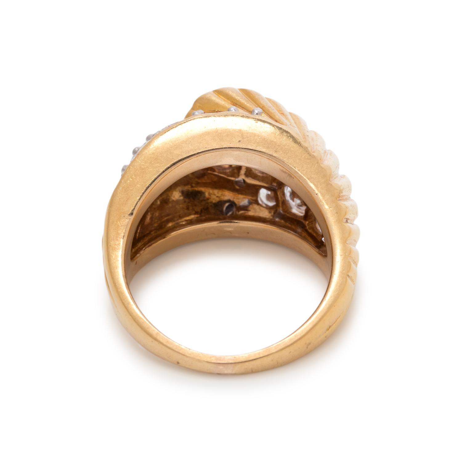 YELLOW GOLD AND DIAMOND RING