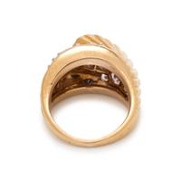 YELLOW GOLD AND DIAMOND RING