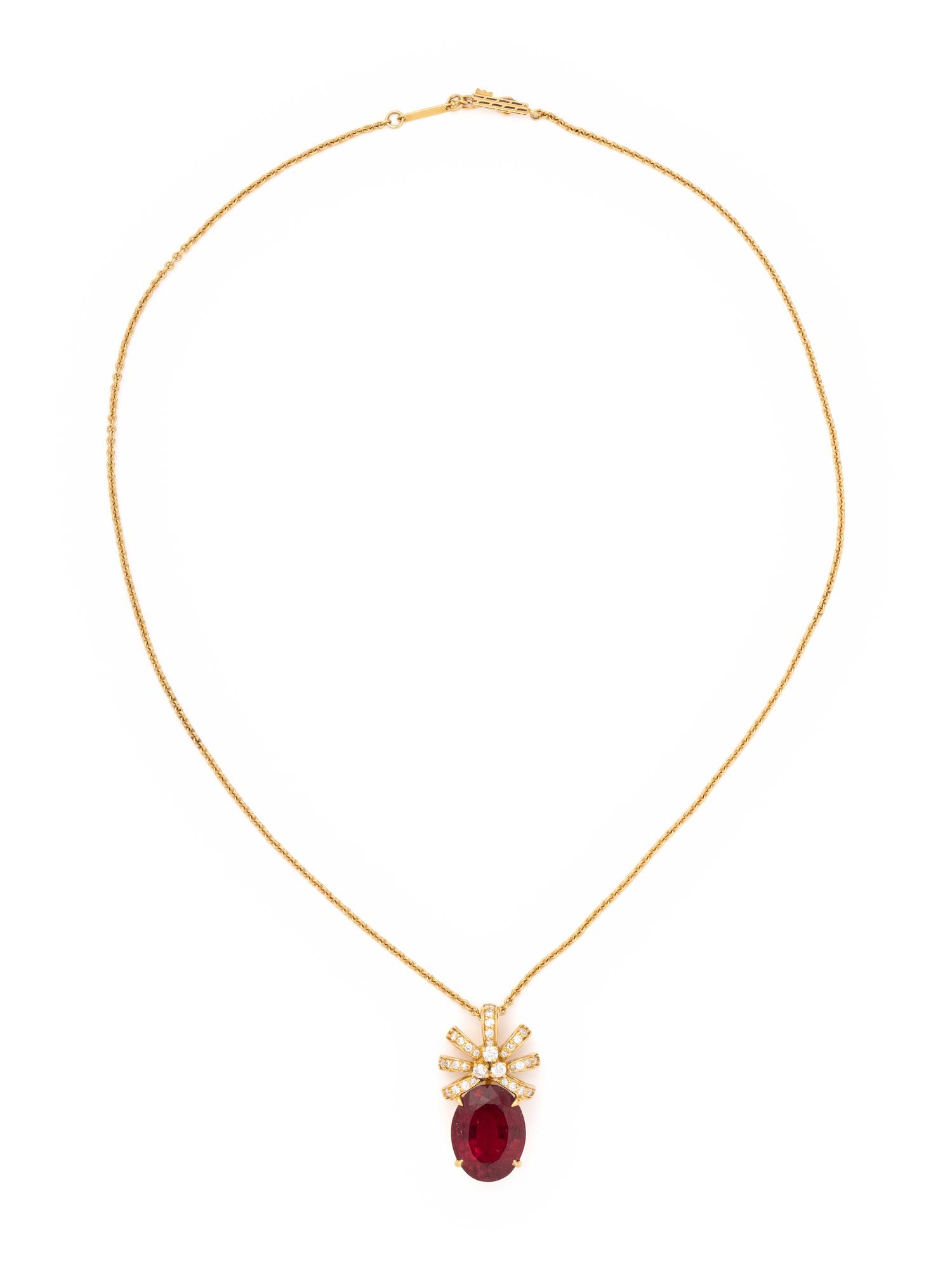 YELLOW GOLD, GARNET AND DIAMOND PENDANT/NECKLACE