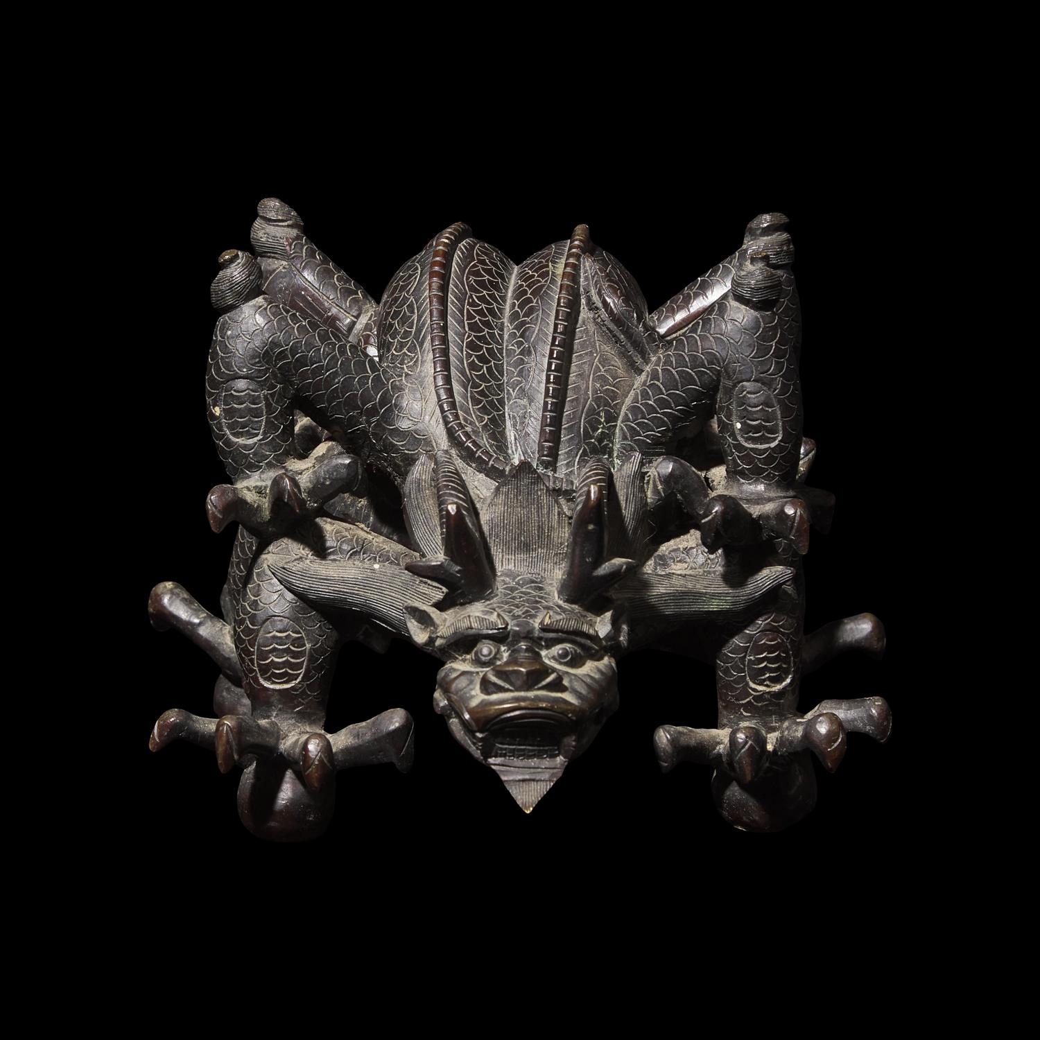 A Chinese Patinated Bronze Double Dragon Stand, Late Qing Dynasty 清晚期 青銅龍形座