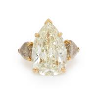 COLORED DIAMOND AND YELLOW GOLD RING