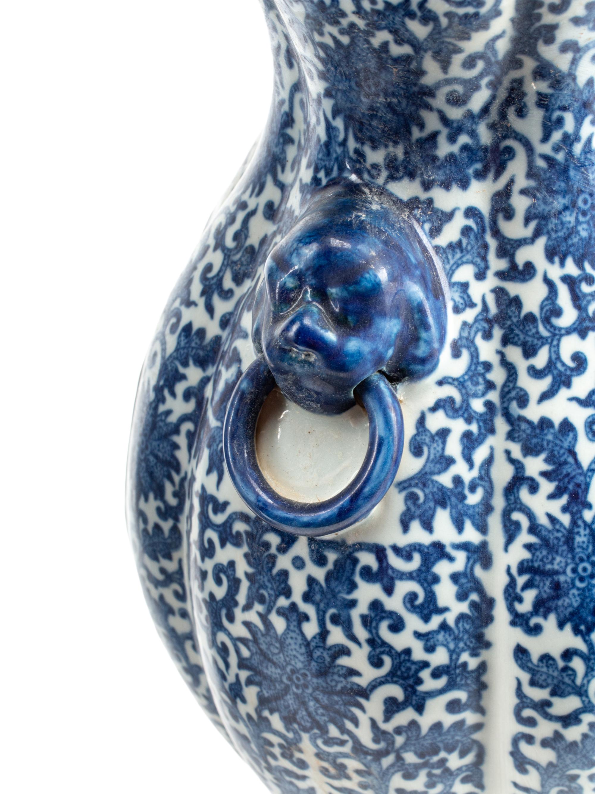 A Pair of Chinese Export Porcelain Vases