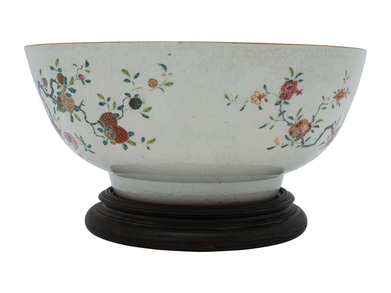 A Chinese Export Porcelain Bowl