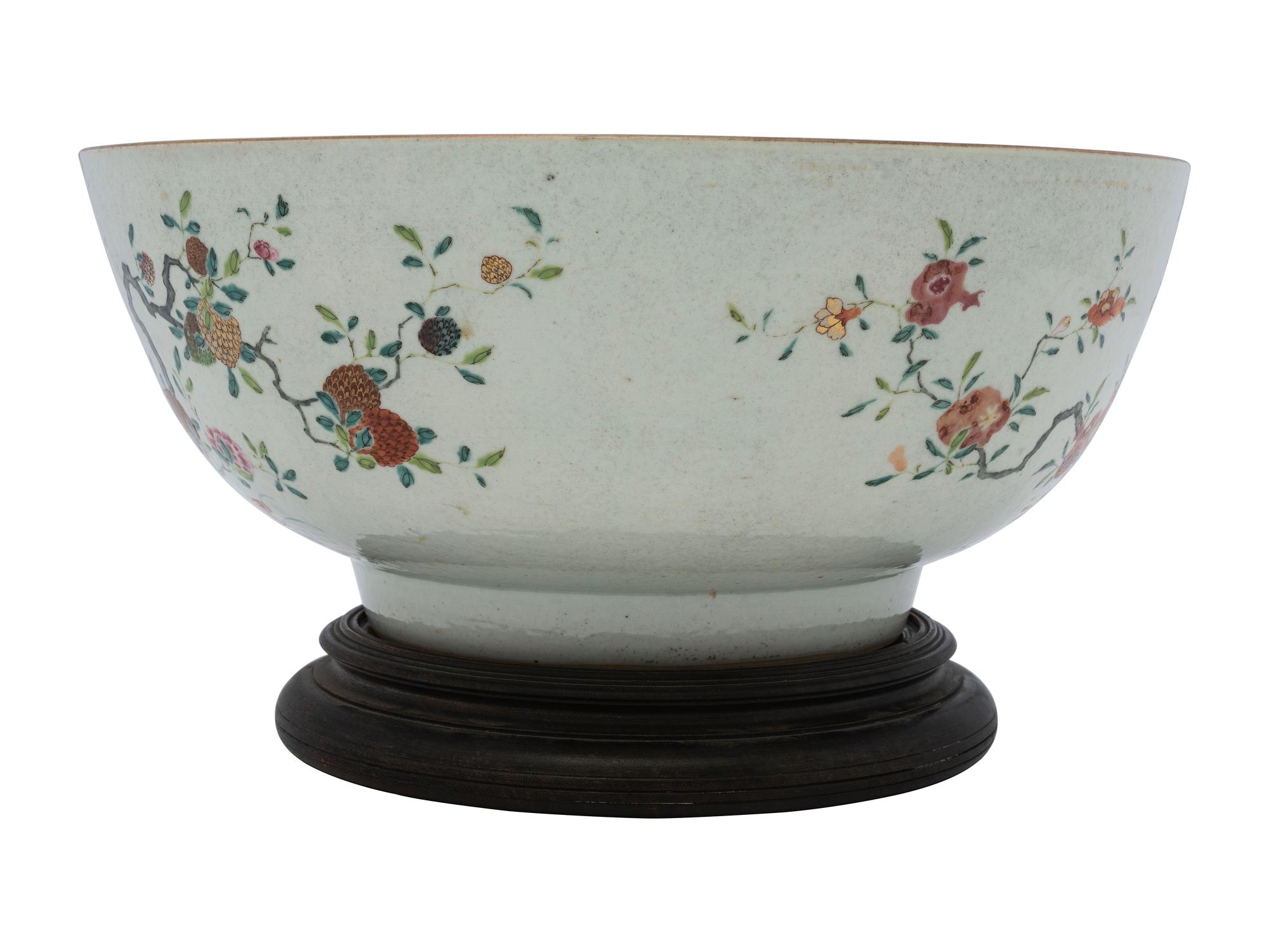 A Chinese Export Porcelain Bowl