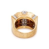 YELLOW GOLD AND DIAMOND RING