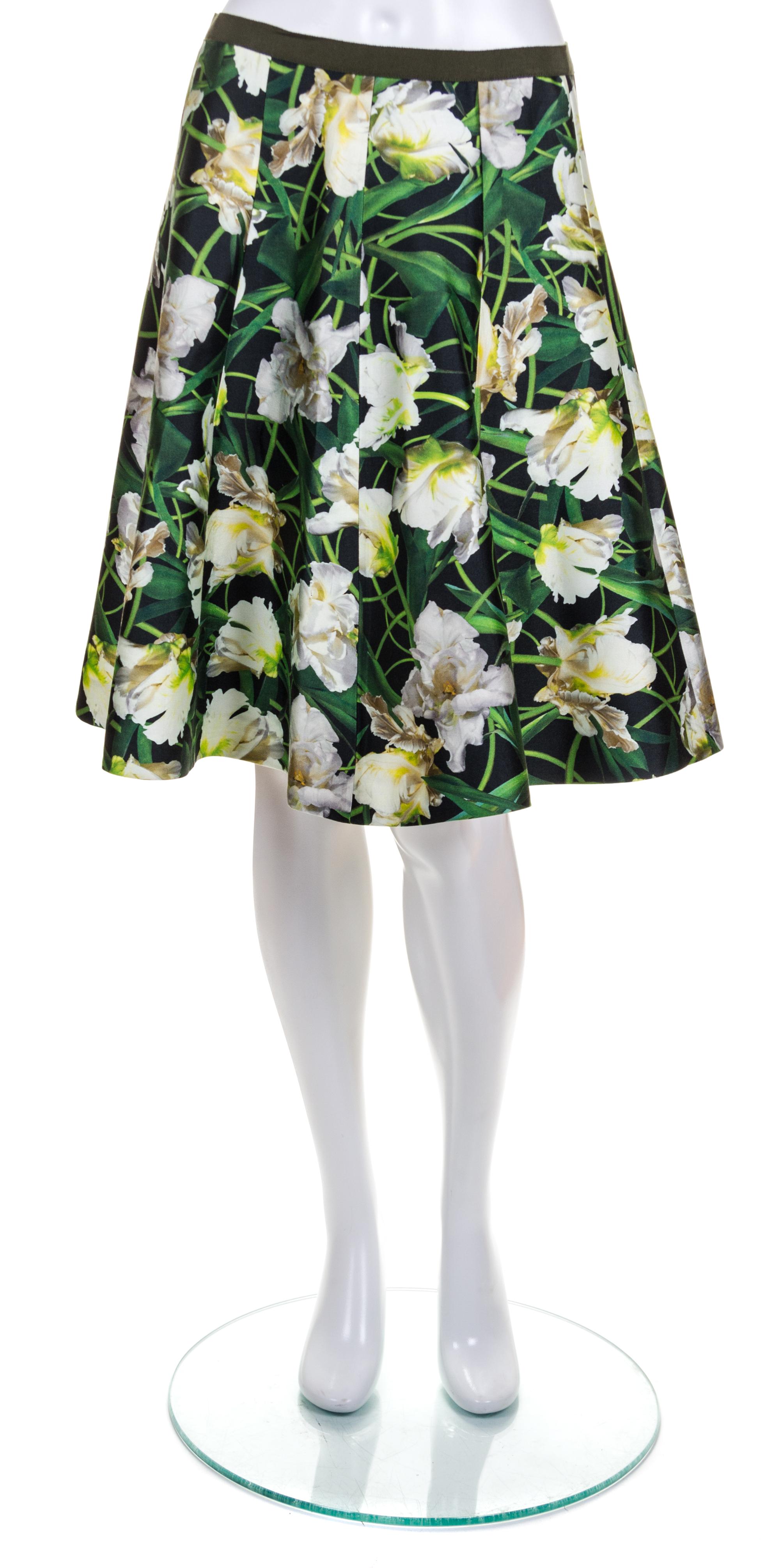 An Oscar de la Renta Green Floral Skirt, Size: 8.
