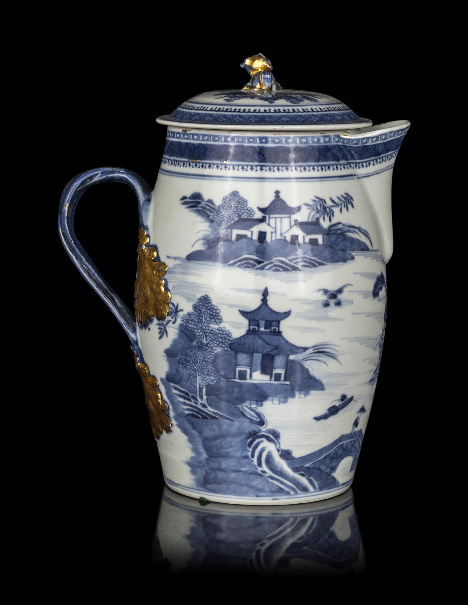 A Chinese Export Gilt Decorated Blue and White Porcelain Covered Mug