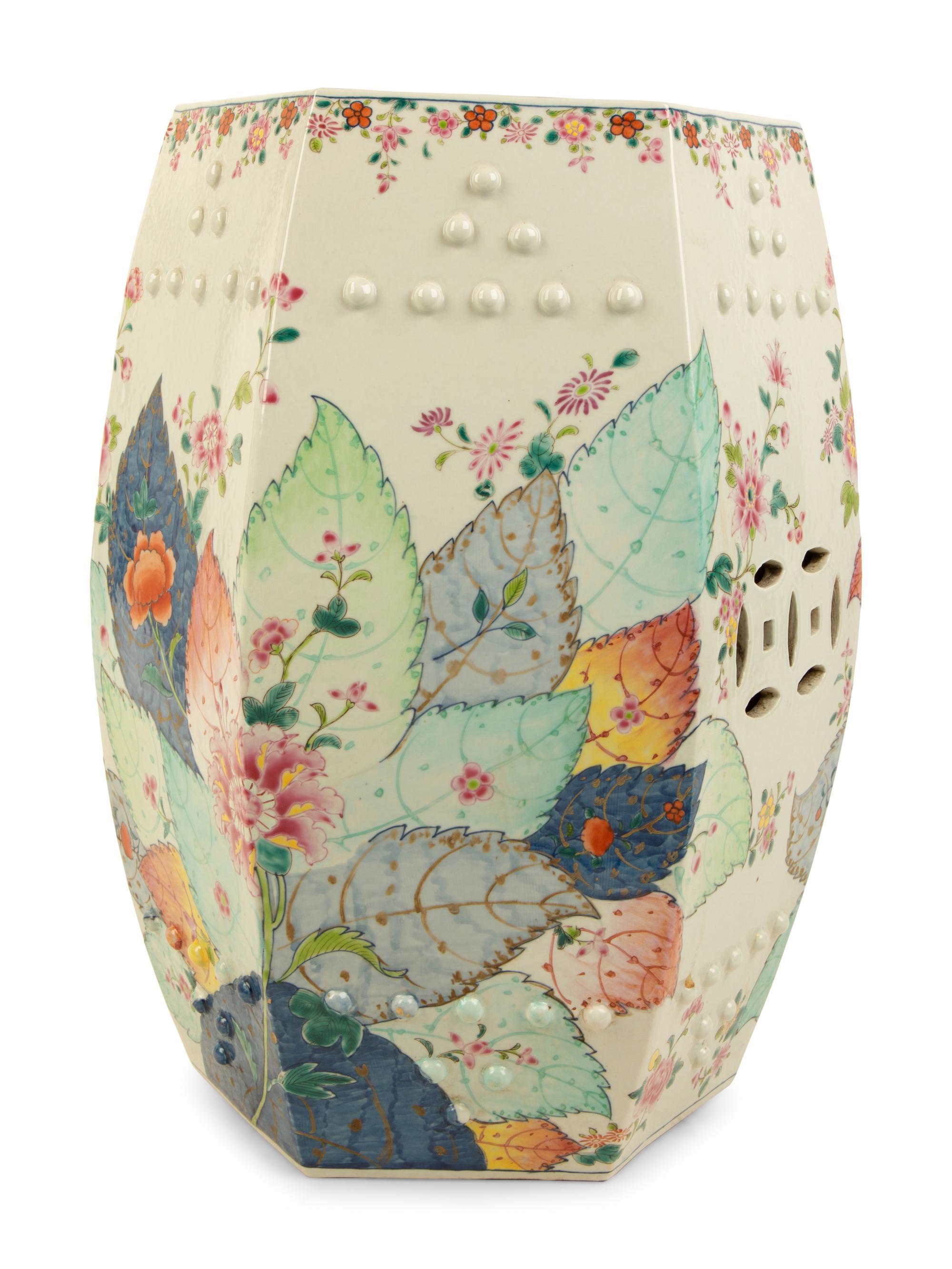 A Chinese Export Tobacco Leaf Porcelain Garden Seat — LATE 19TH/EARLY 20TH CENTURY