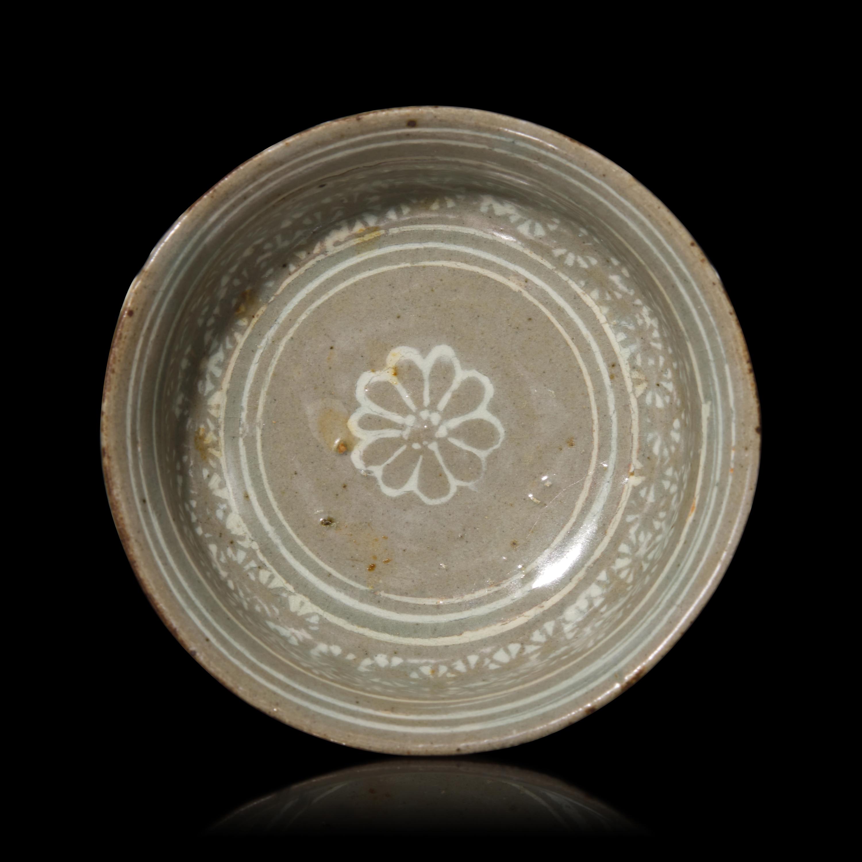 A Korean Buncheong Stem Cup, 14th/15th Century 十四-十五世紀 高麗粉青沙器高足杯