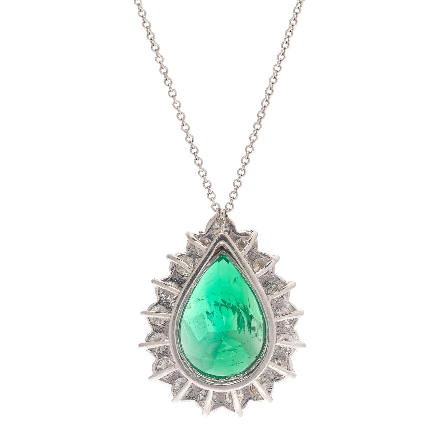 EMERALD AND DIAMOND PENDANT/NECKLACE