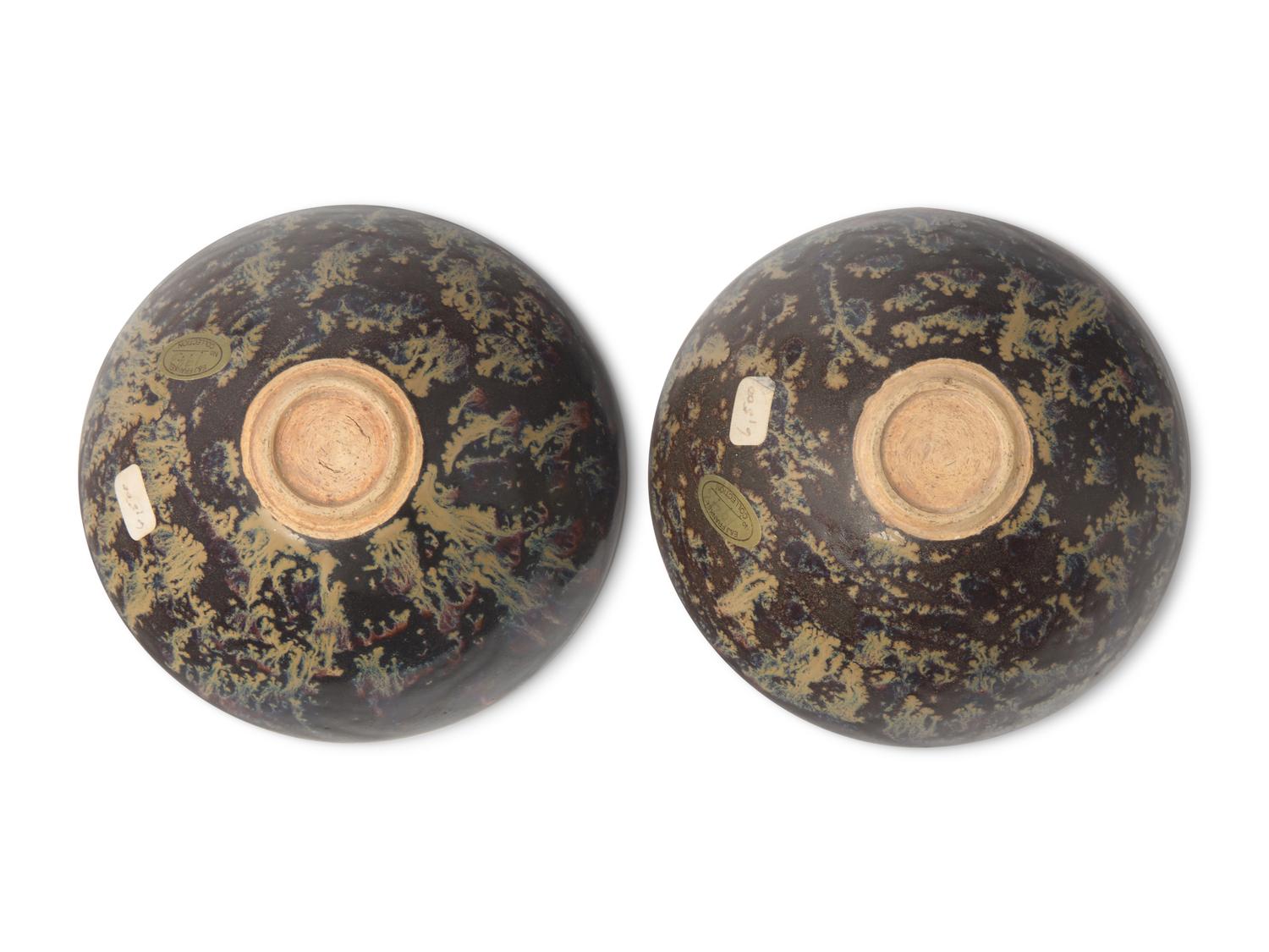 An Associated Pair of Jizhou Style Resist-patterned Tea Bowls