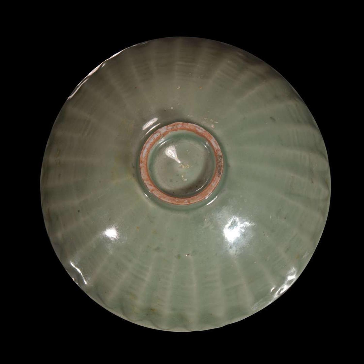 A Chinese Longquan celadon petal-carved "Lotus" bowl 龙泉窑刻划花碗 Southern Song/Yuan Dynasty ????
