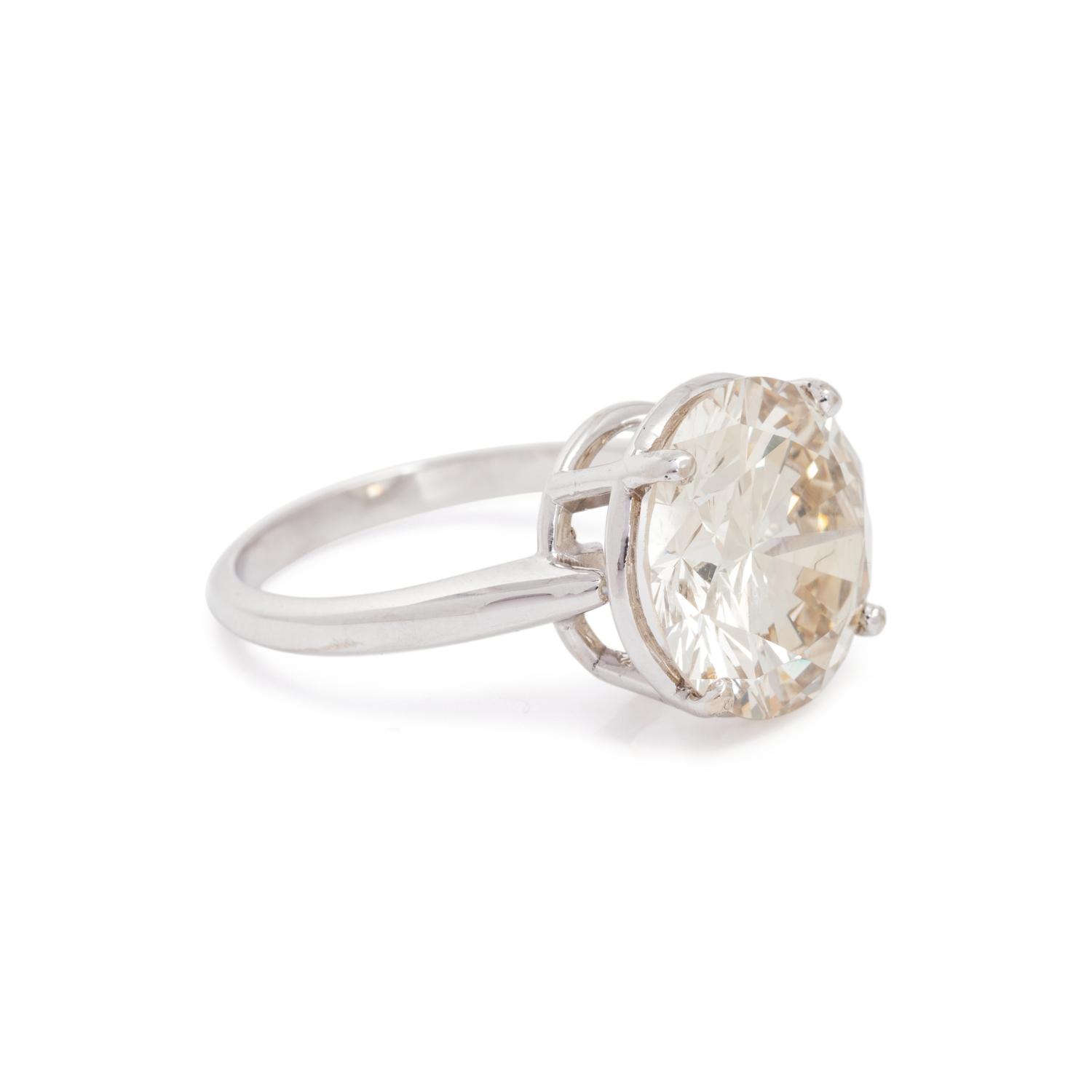 DIAMOND RING