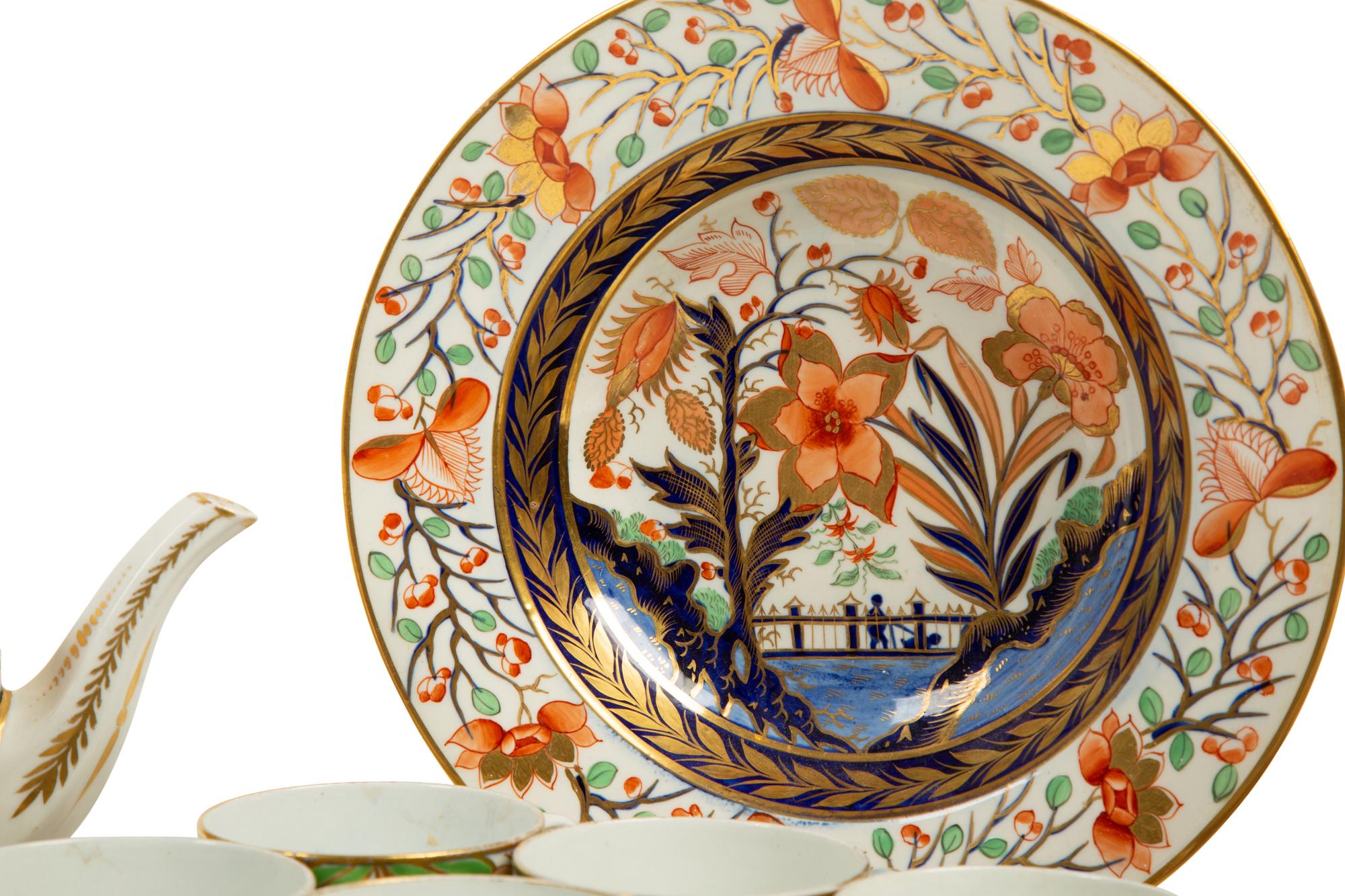 An English Coalport Porcelain Service in the Imari Palette — POSSIBLY JOHN ROSE, 19TH CENTURY