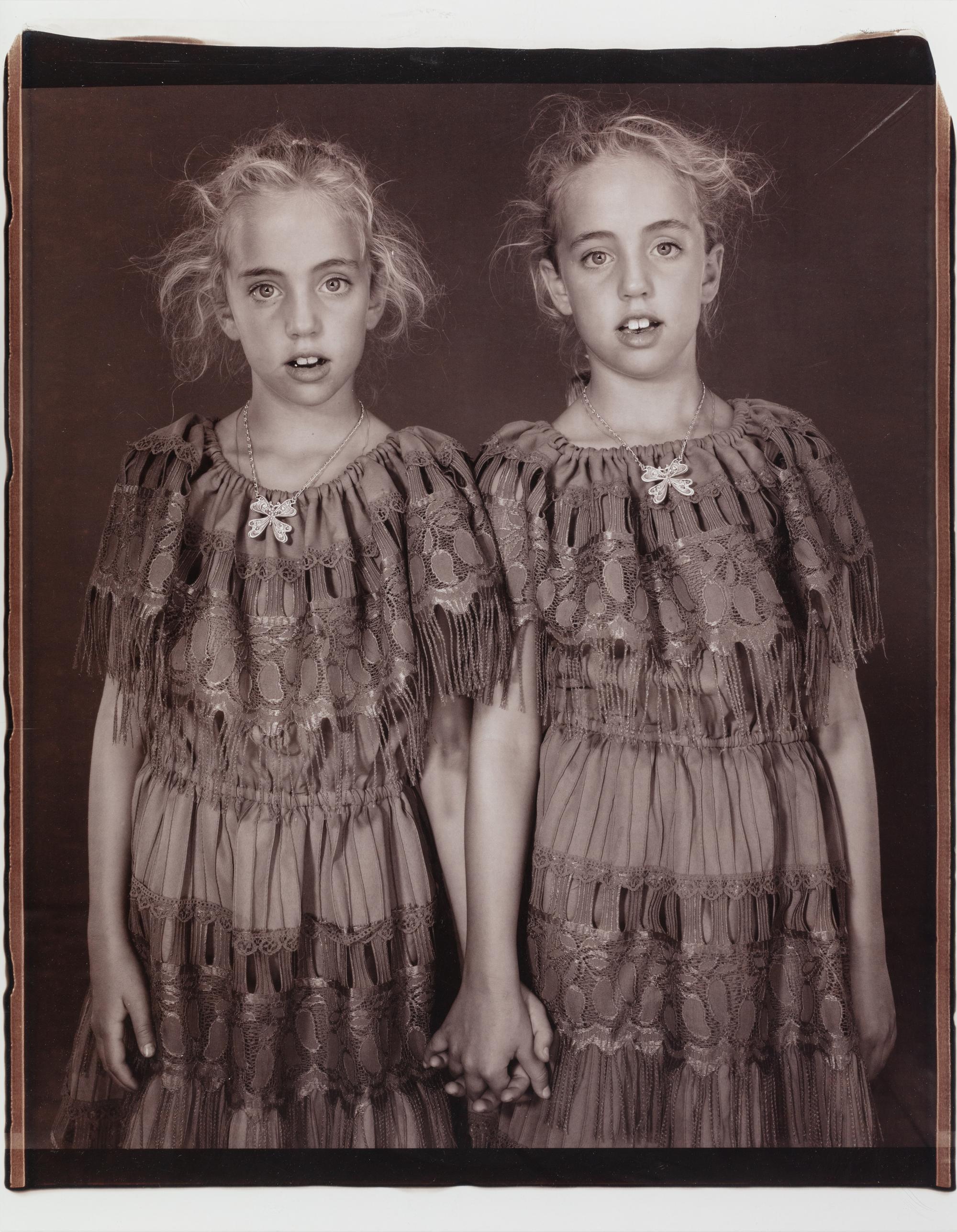 Mary Ellen Mark (1941-2015) Heather and Kelsey Dietrick, Twinsburg, Ohio (variation #3), 2002