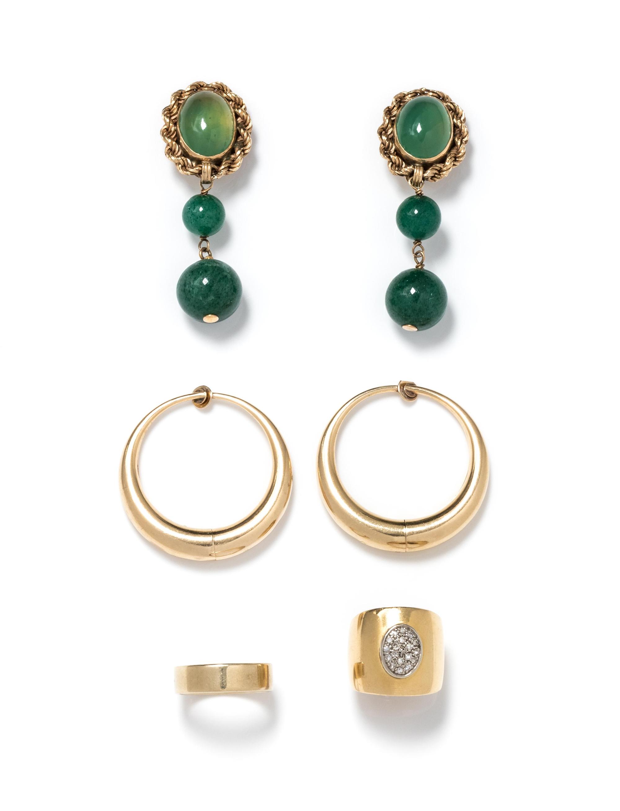 COLLECTION OF YELLOW GOLD JEWELRY