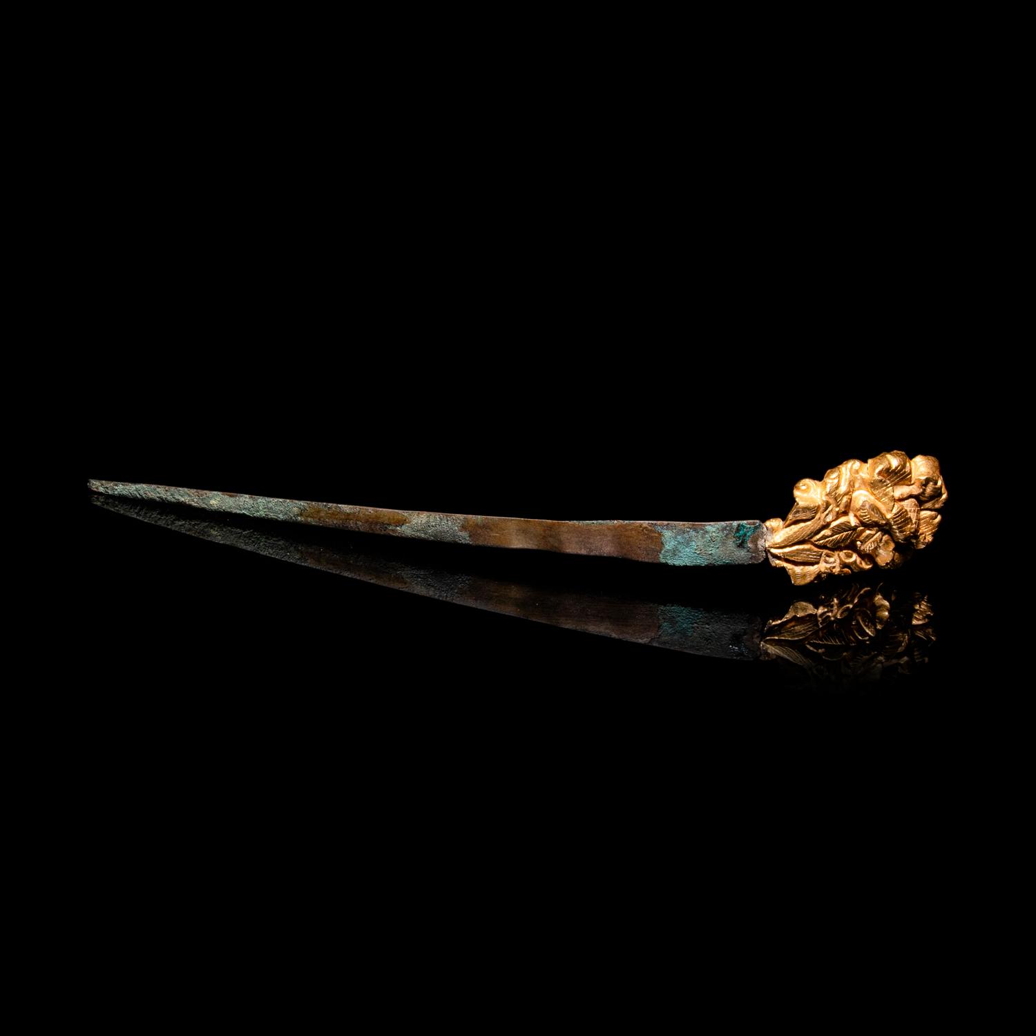 A Chinese Gold and Silver Hairpin, Zan, Ming-Qing Dynasty 明-清 銀脚金花卉頭簪