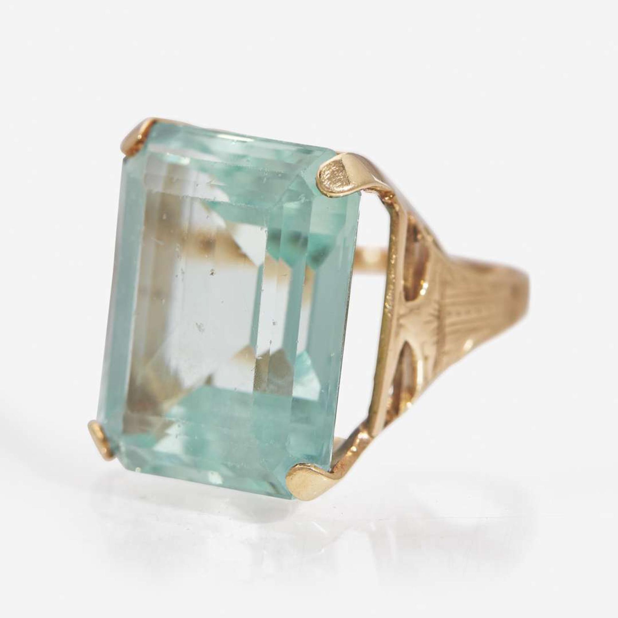 A 14K Yellow Gold and Aquamarine ring