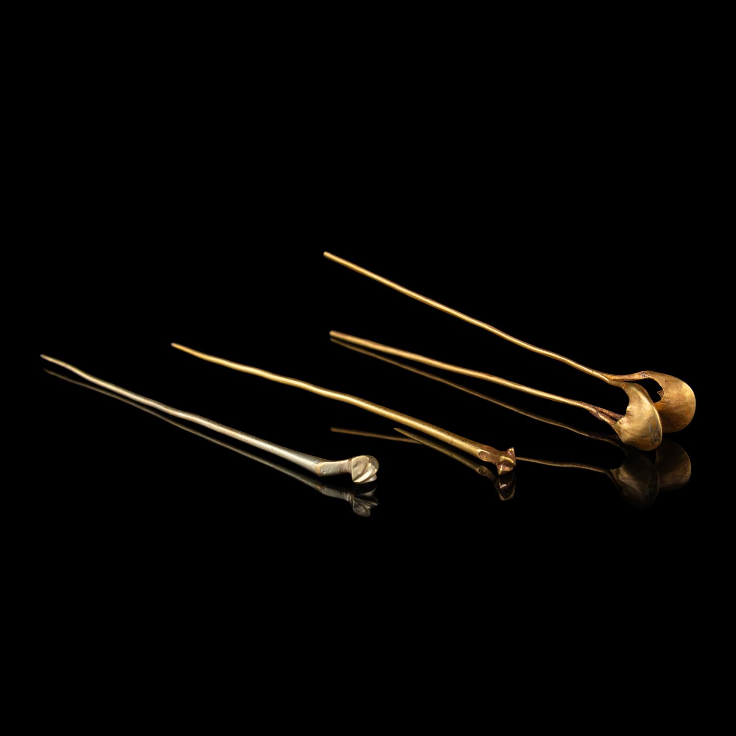 Three Chinese Gold Hairpins, Tang-Ming Dynasty 唐-明 金並頭釵一支及一點油金簪兩支