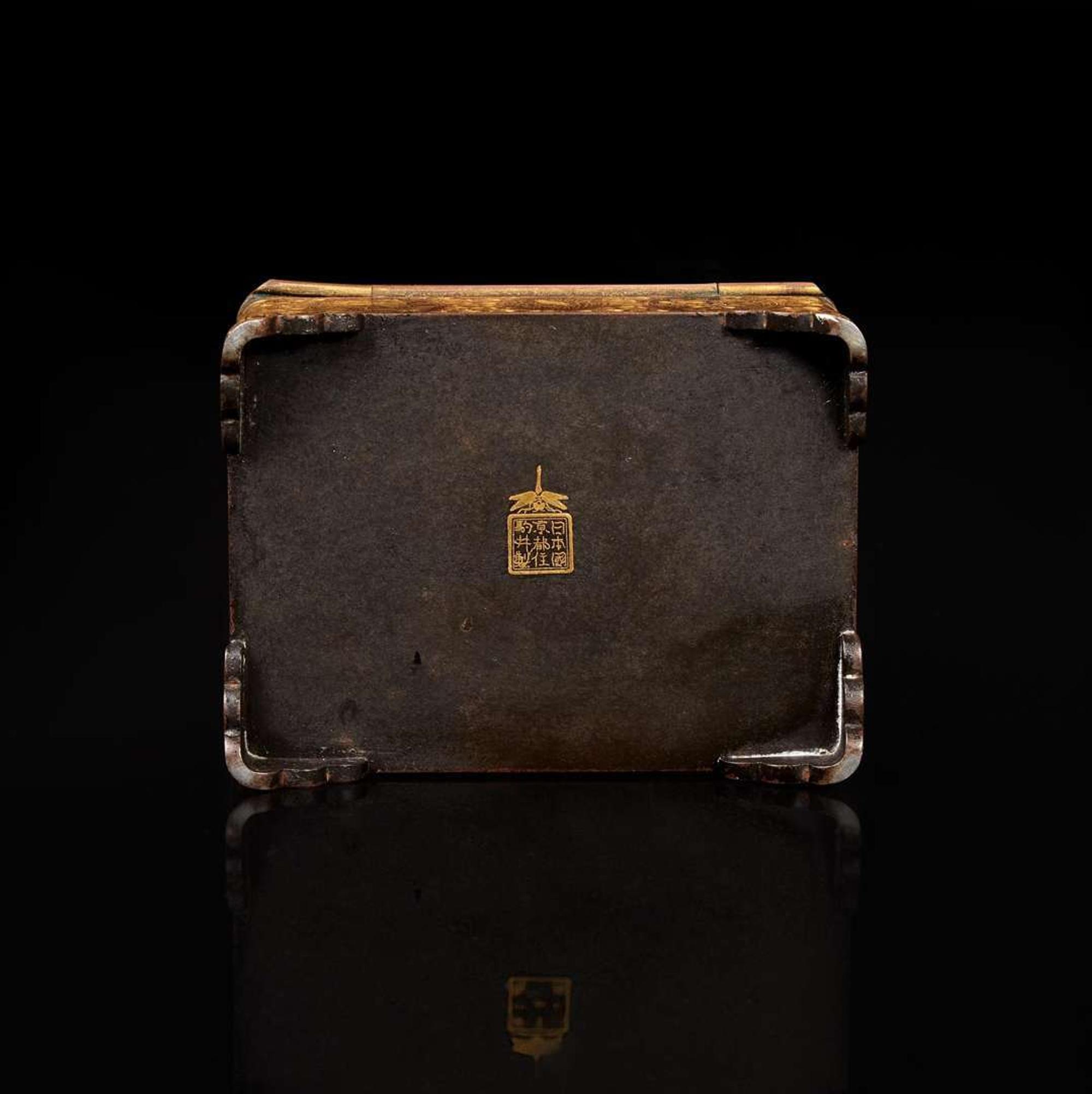 A small Komai, Kyoto gold-inlaid iron box 日本鉗金鐵盒 Meiji period ??
