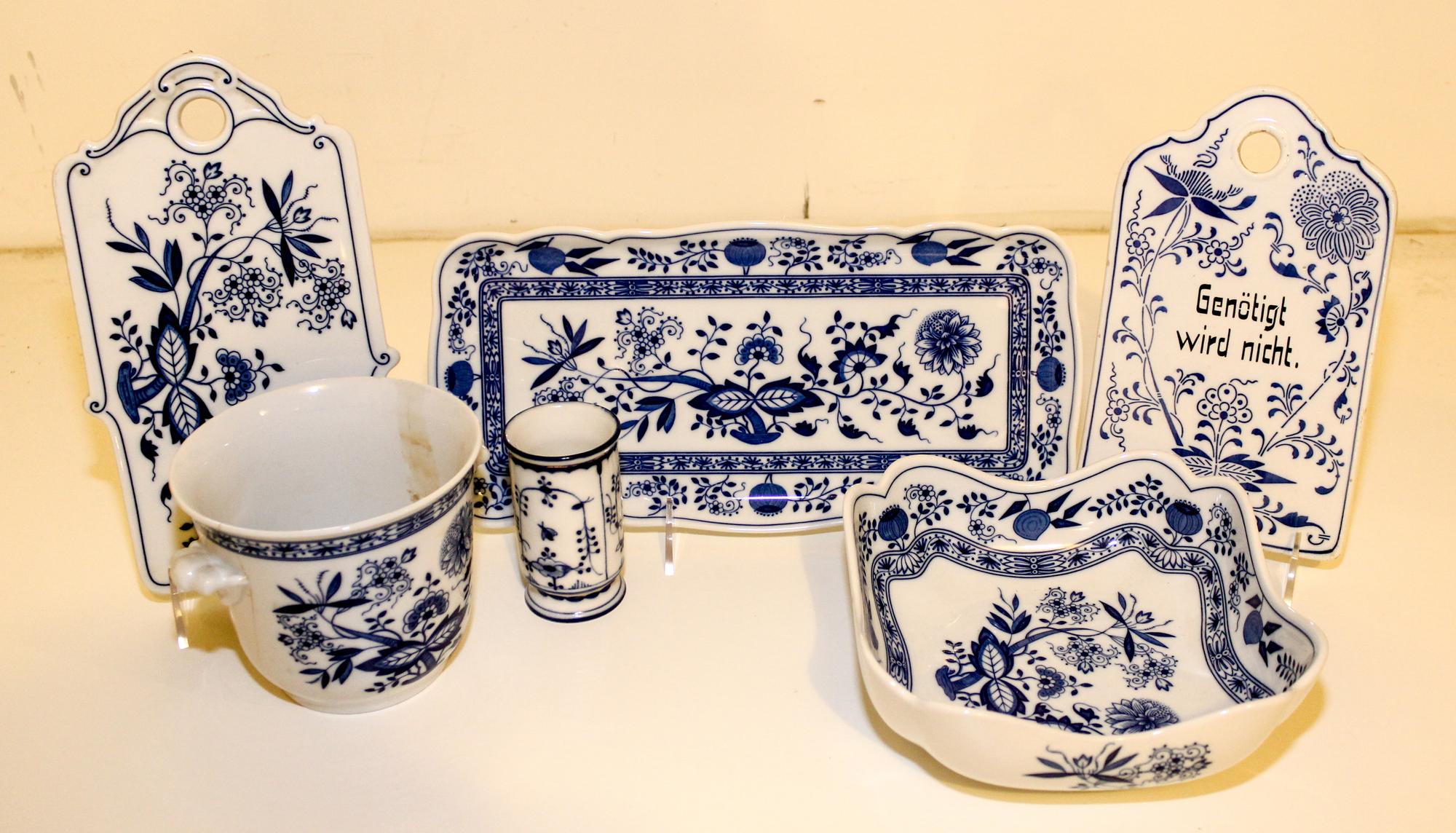 Six Blue Onion Porcelain Articles Width 13 inches. — 19TH/20TH CENTURY