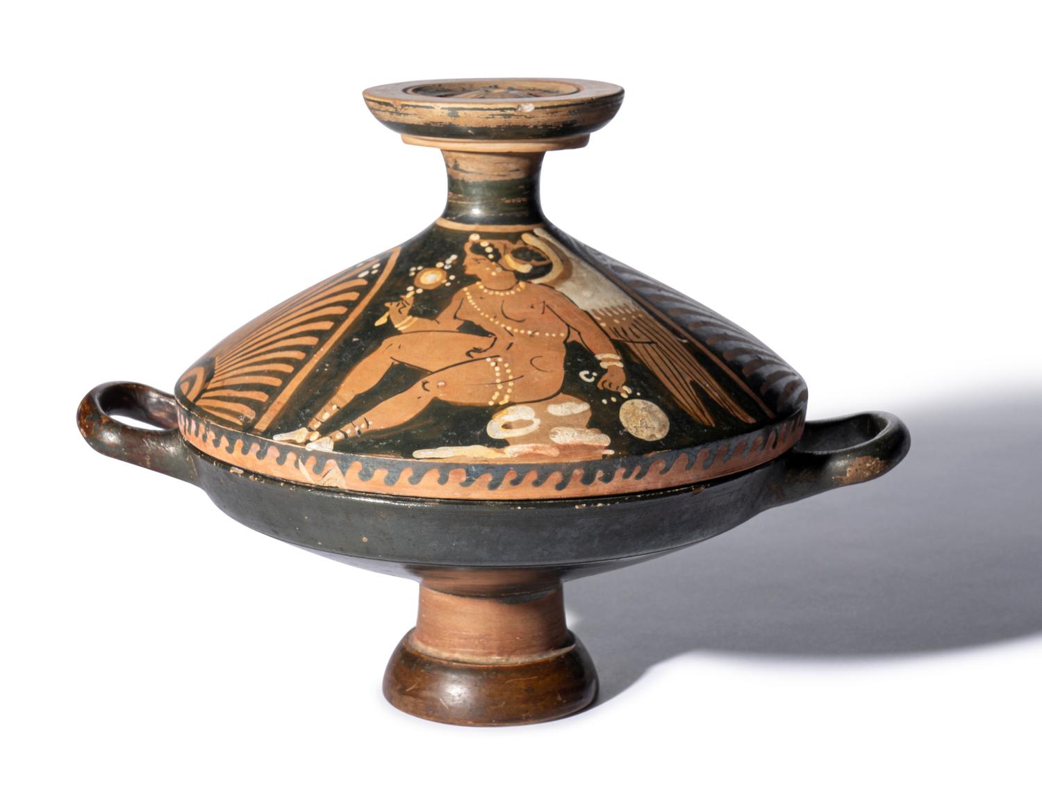 An Apulian Red-Figured Lekanis