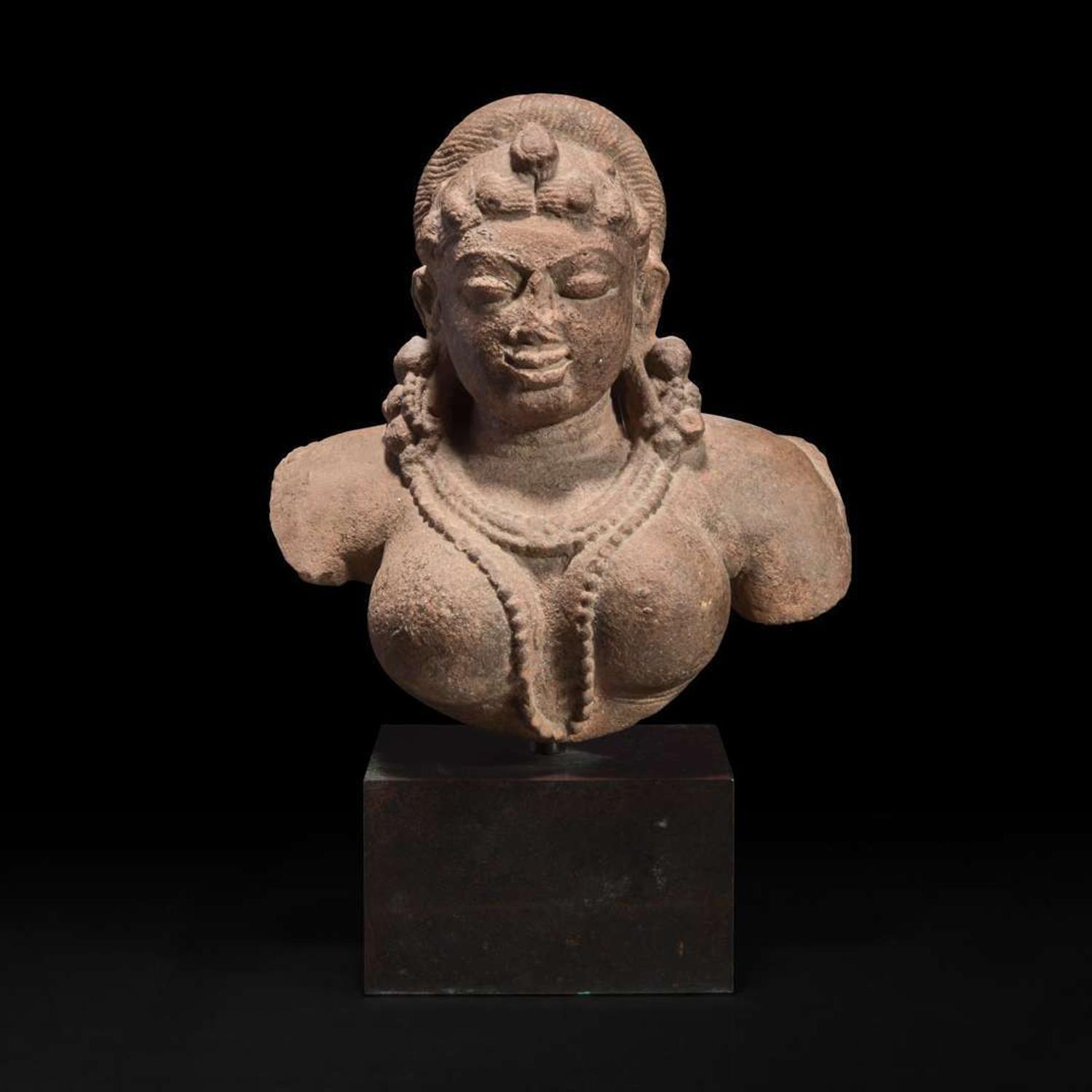 An Indian carved stone bust of a female deity 印度石雕女性神像 12th Century or earlier ???????