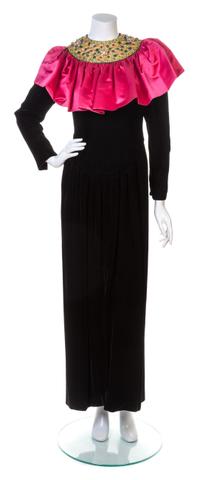 An Oscar de la Renta Black Velvet Gown, Size 8.