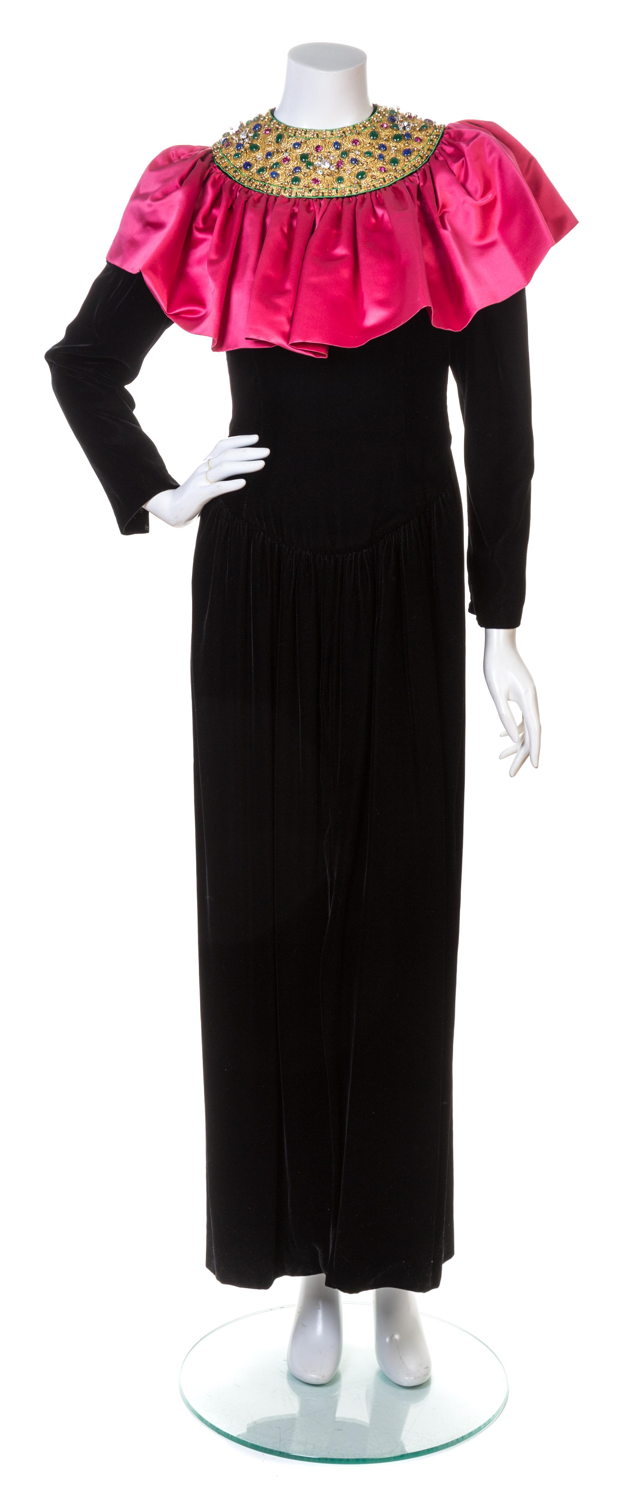 An Oscar de la Renta Black Velvet Gown, Size 8.