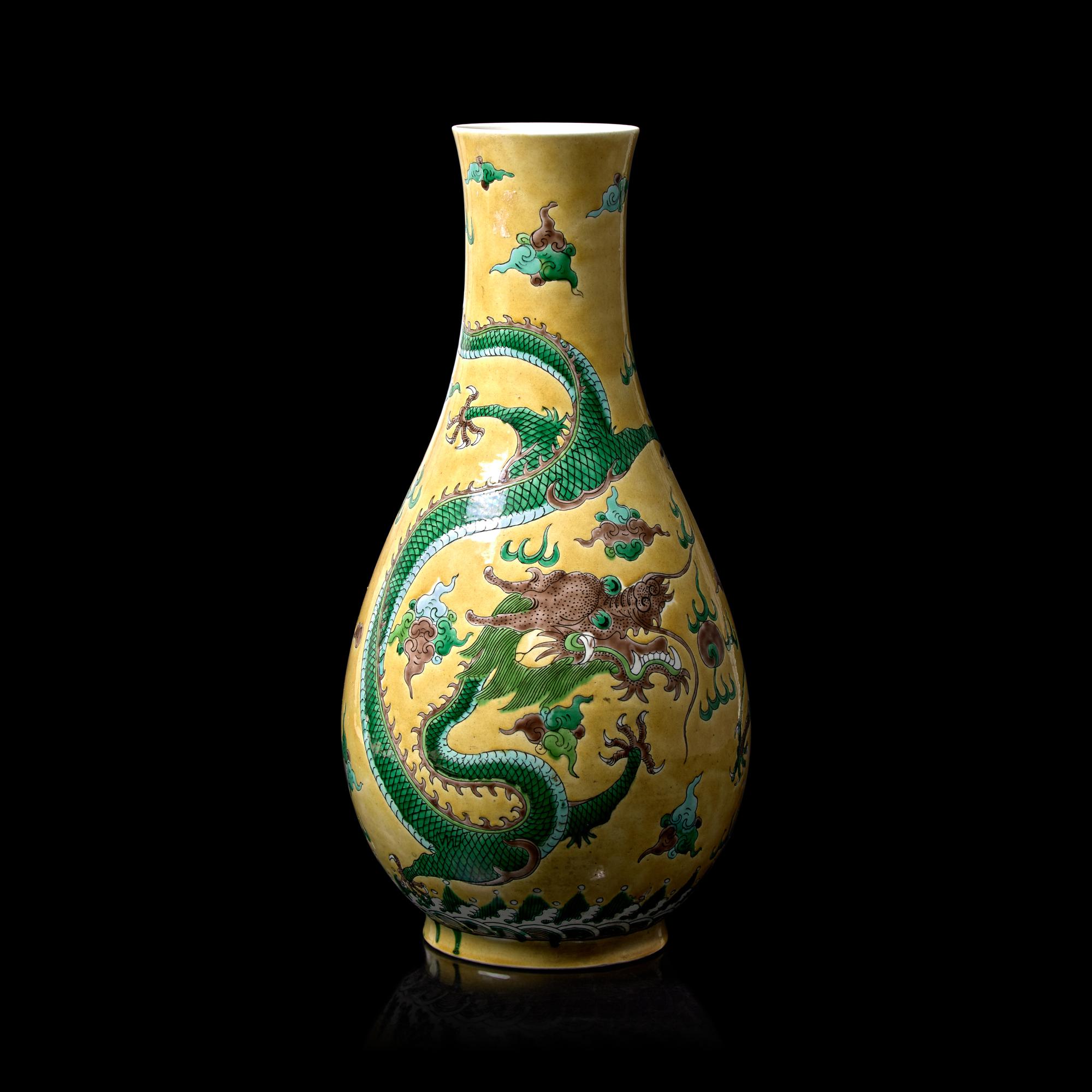 A Chinese Yellow Ground Famille Verte 'Dragons' Vase, Late Qing to Republic Period 晚清-民國 黃地素三彩龍紋瓶