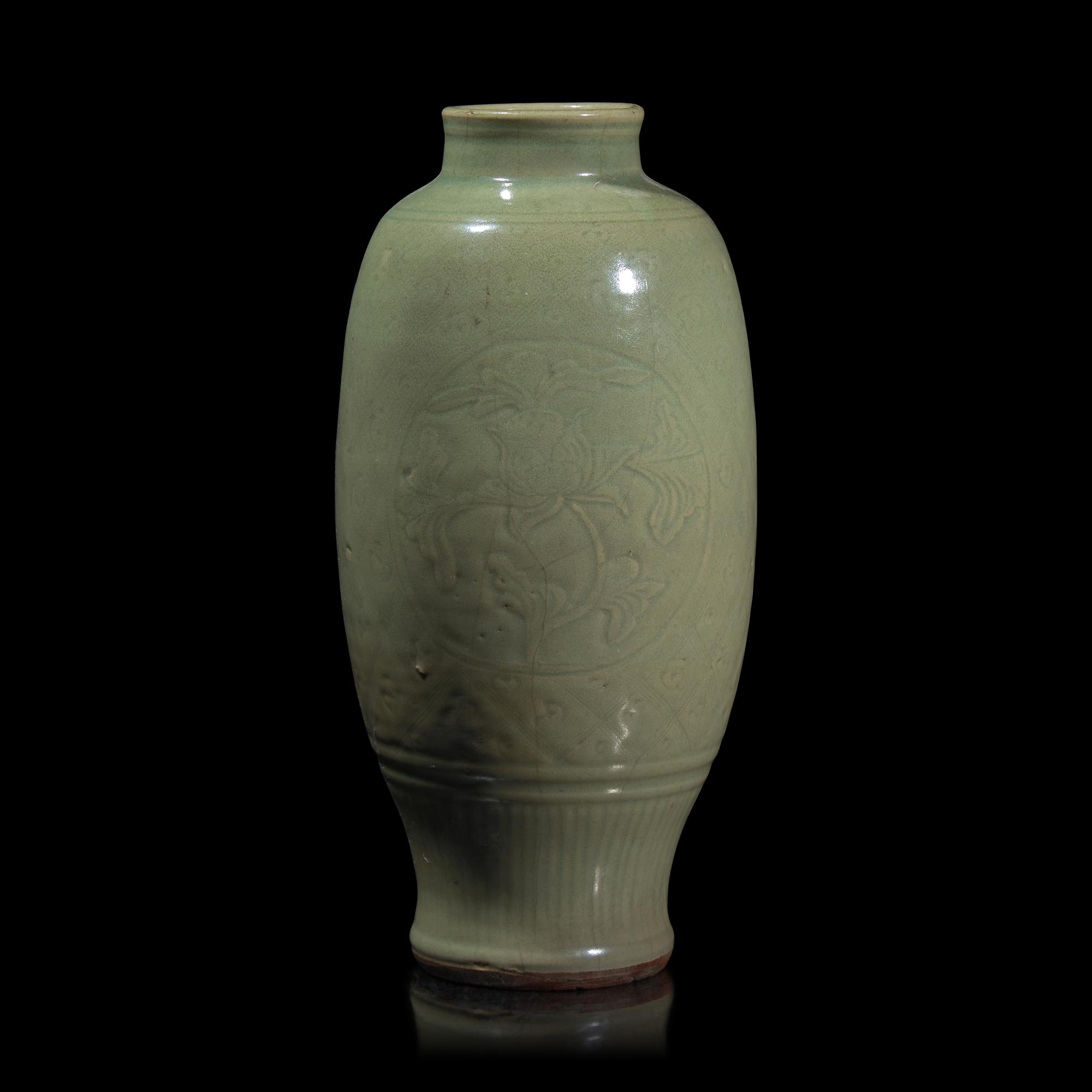 A Chinese Incised Longquan Celadon Ovoid Vase, Ming Dynasty 明 龍泉青瓷橄欖瓶