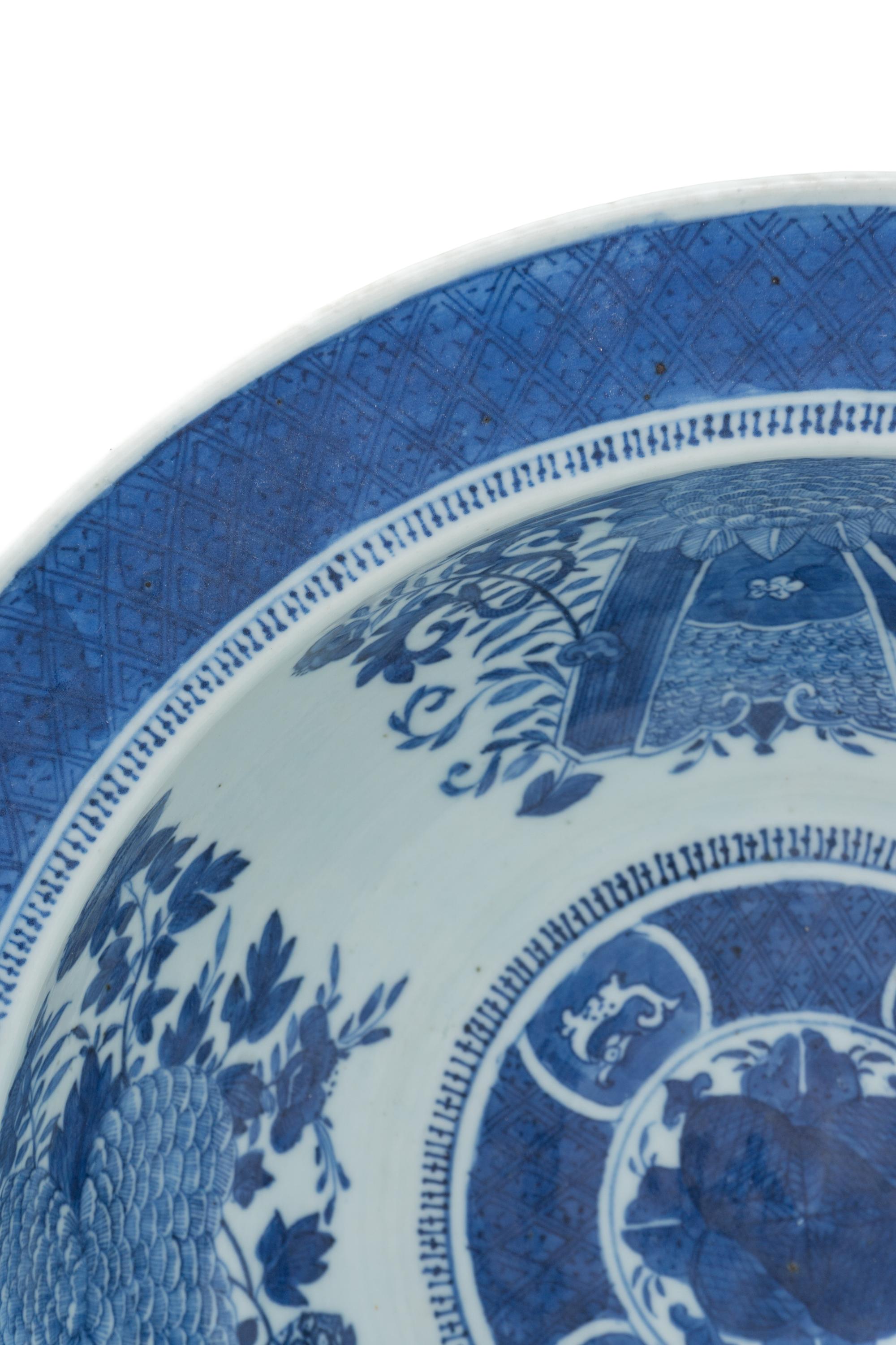 A Chinese Export Blue 'Fitzhugh' Porcelain Basin